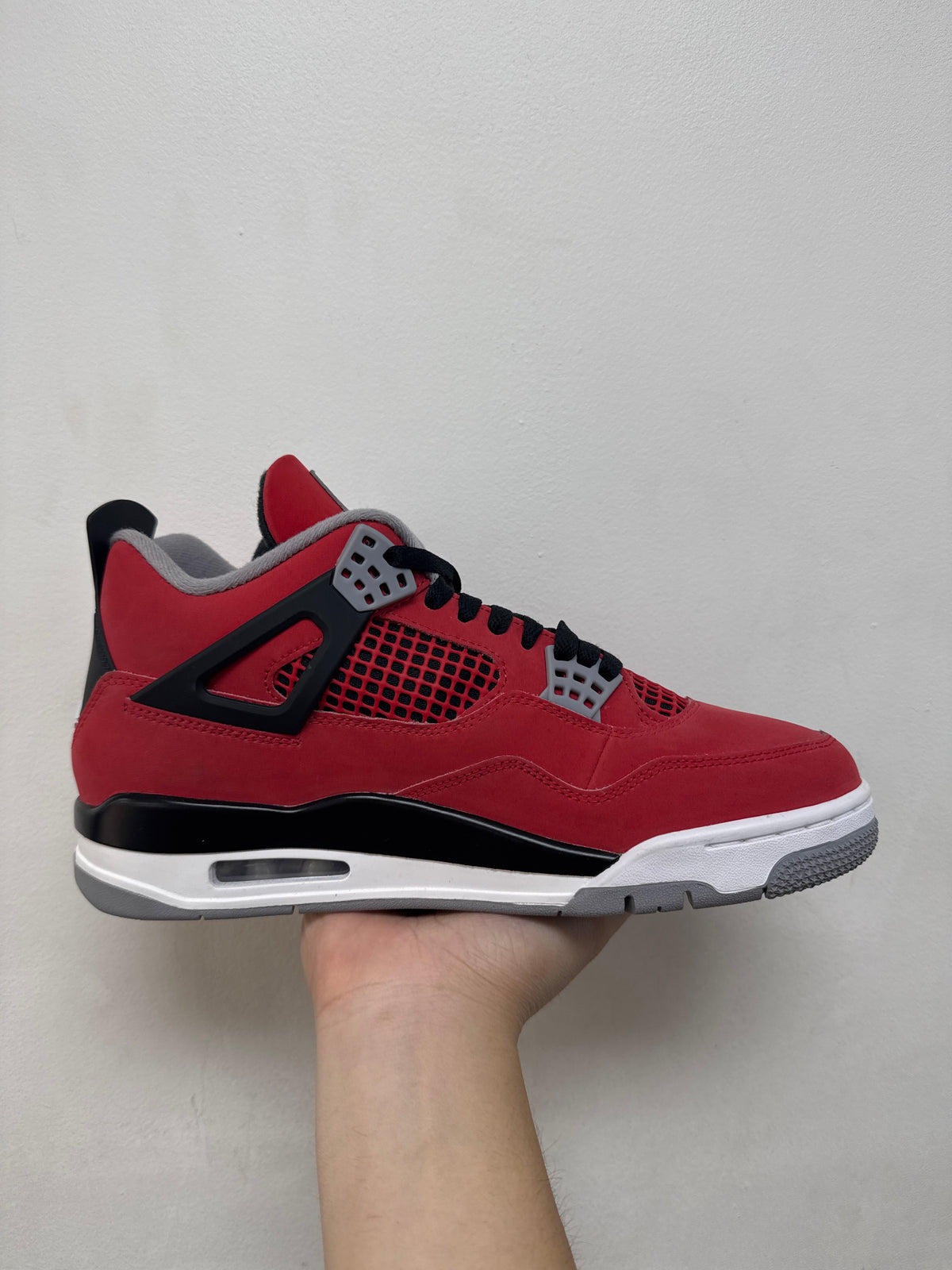 Jordan 4 Toro Sneakers