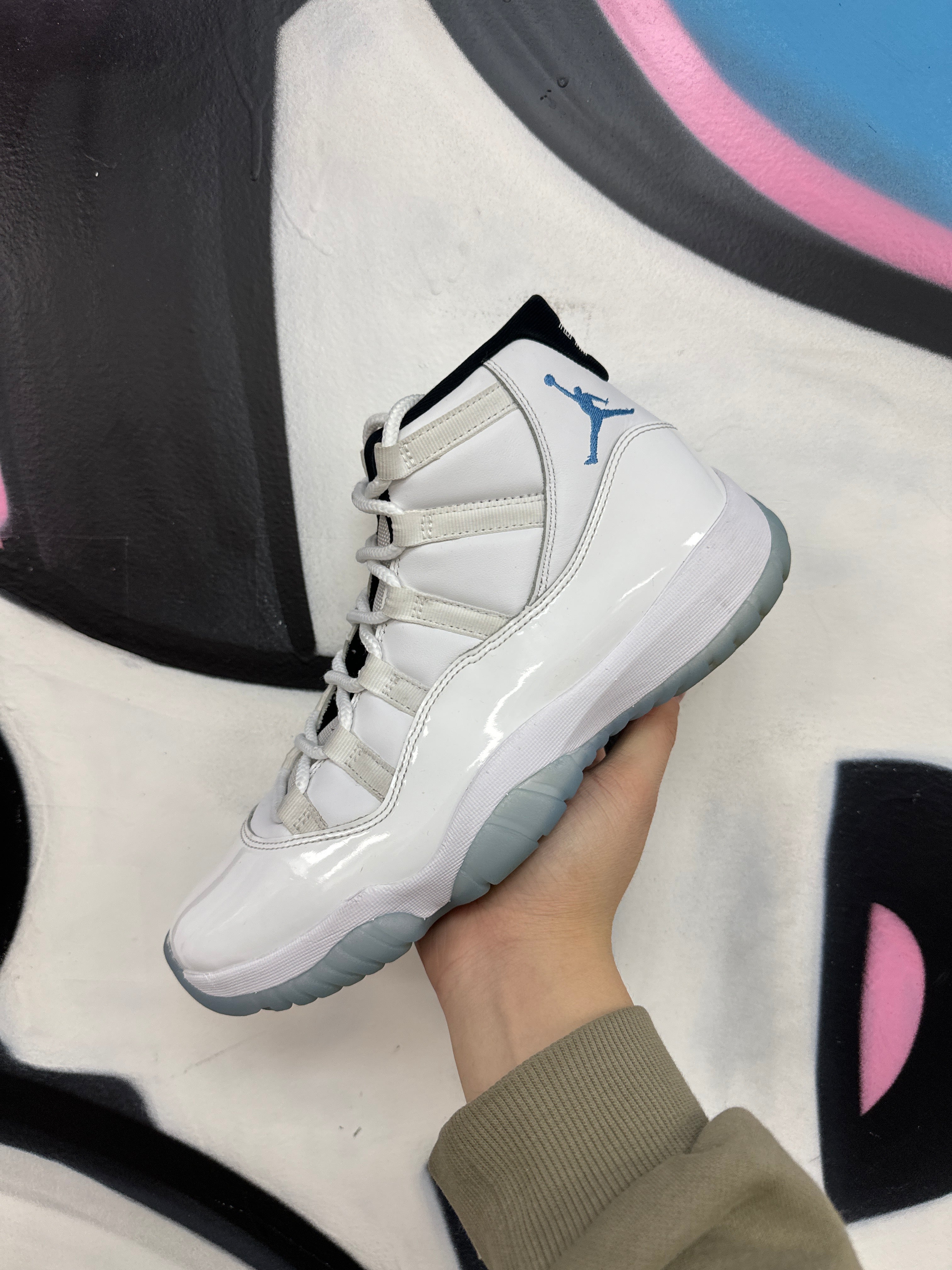 Jordan 11 Legend Blue Sneakers