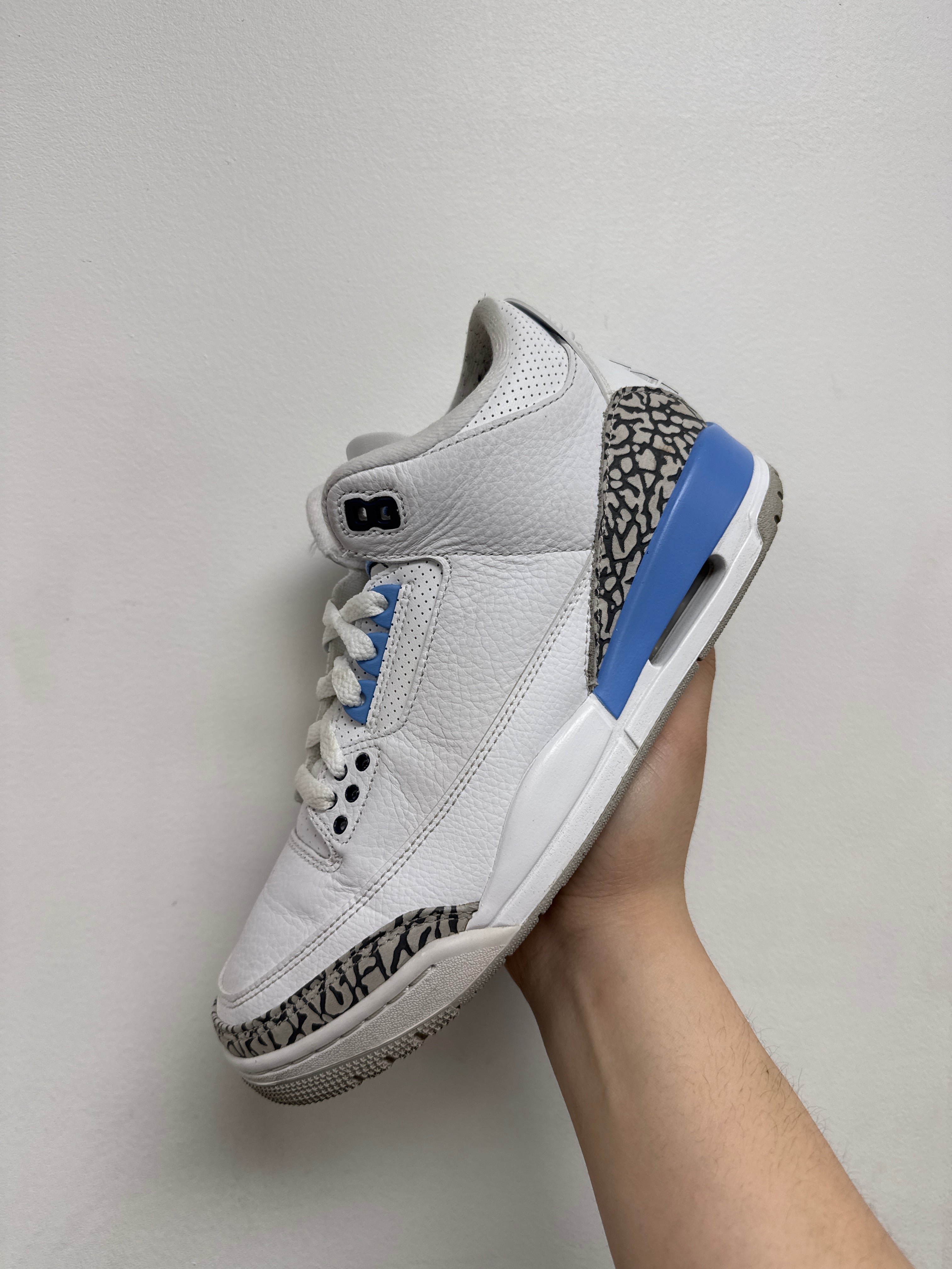 Jordan 3 UNC Sneakers