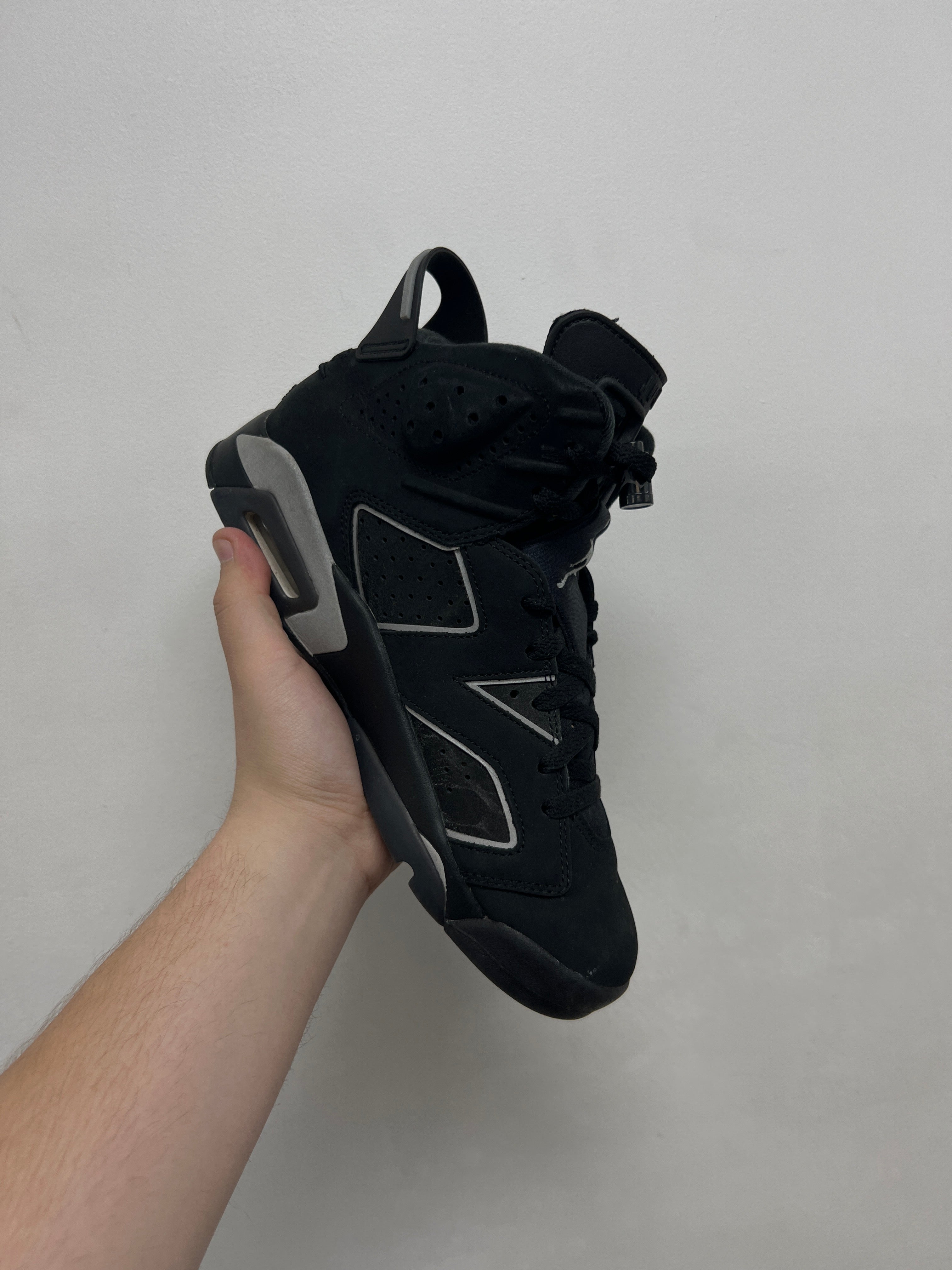 Jordan 6 Cap n Gown Sneakers