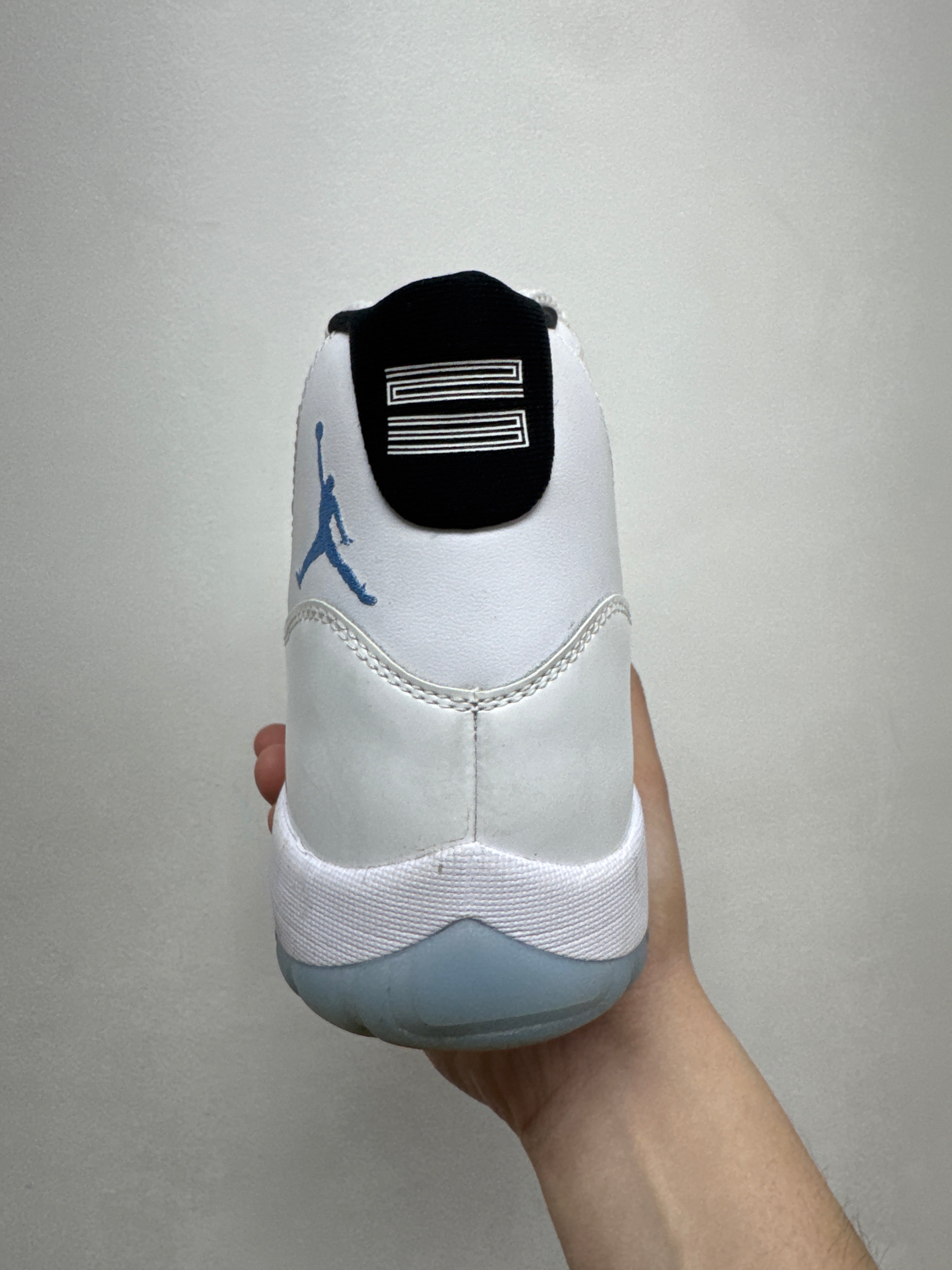 Jordan 11 Legend Blue Sneakers