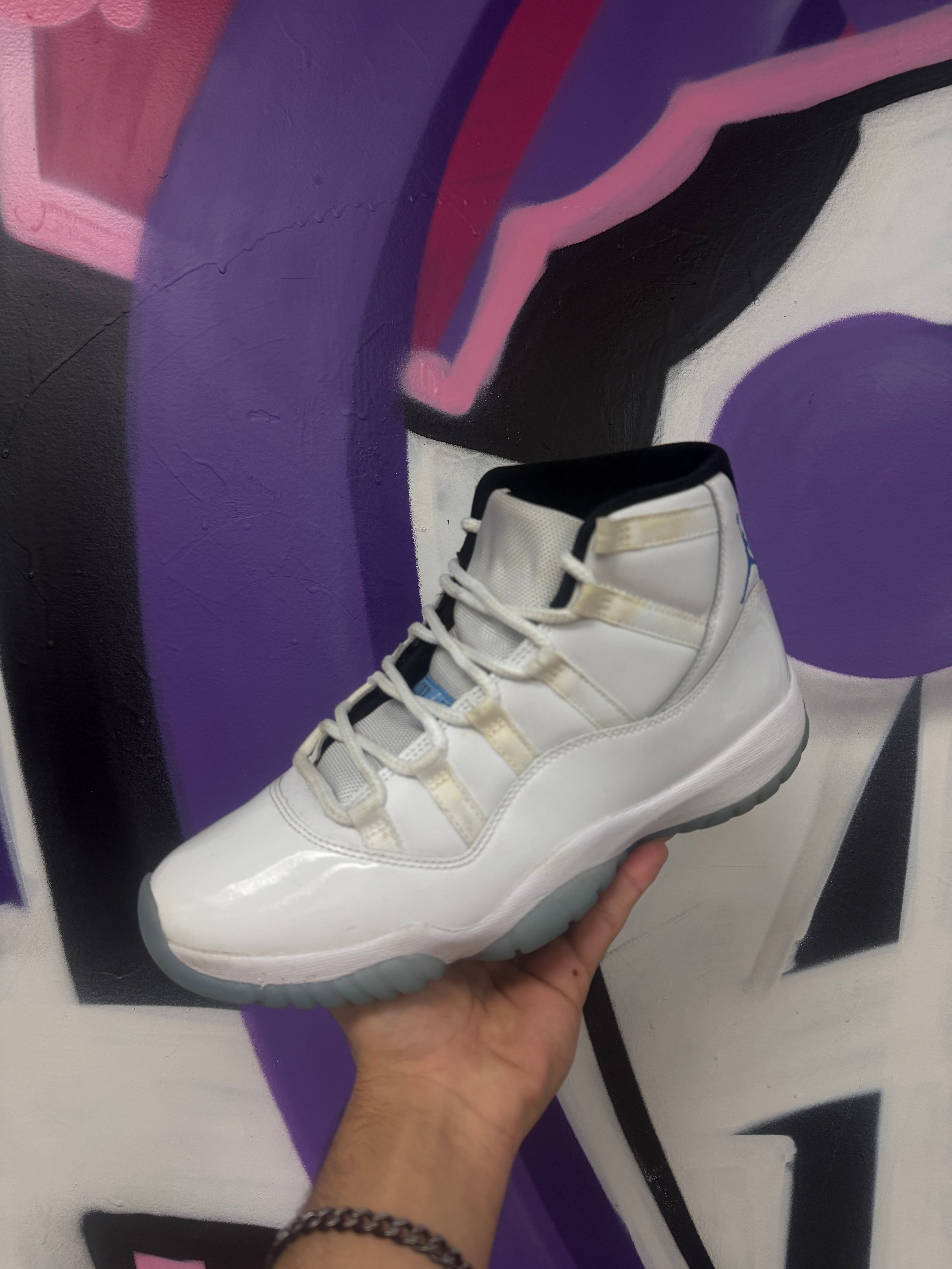 Jordan 11 Legend Blue Sneakers