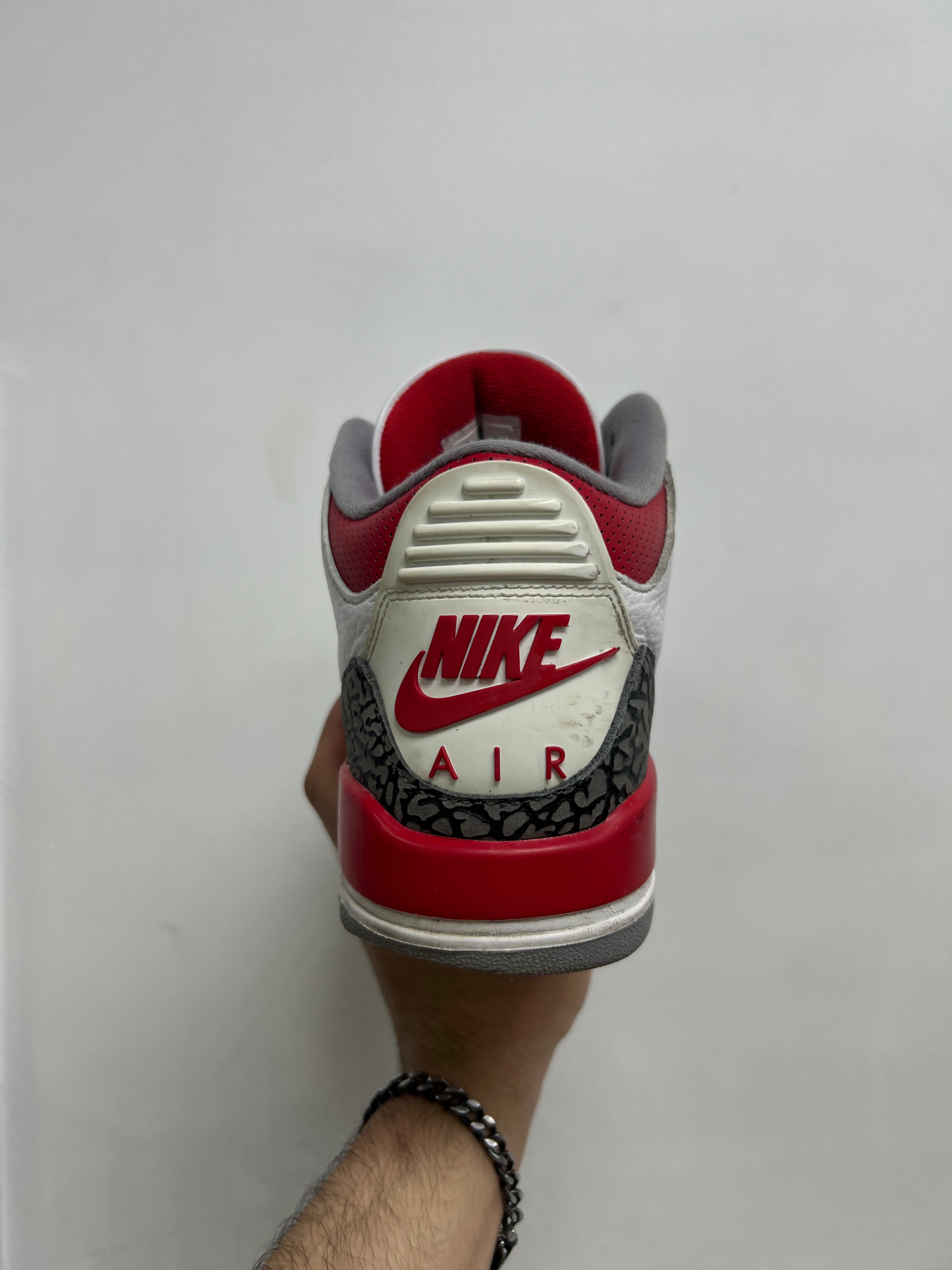 Jordan 3 Fire Red Sneakers