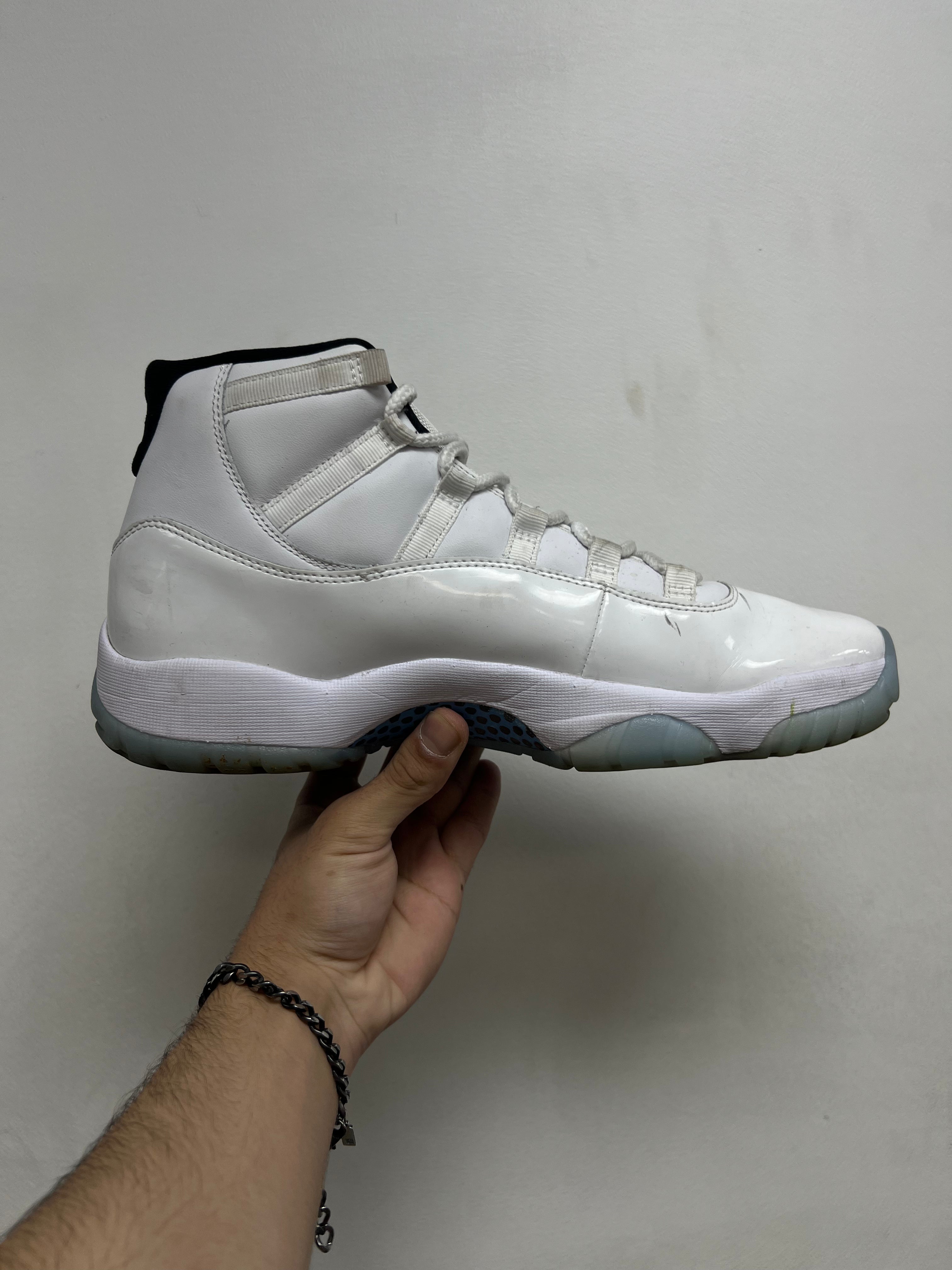 Jordan 11 Legend Blue Sneakers