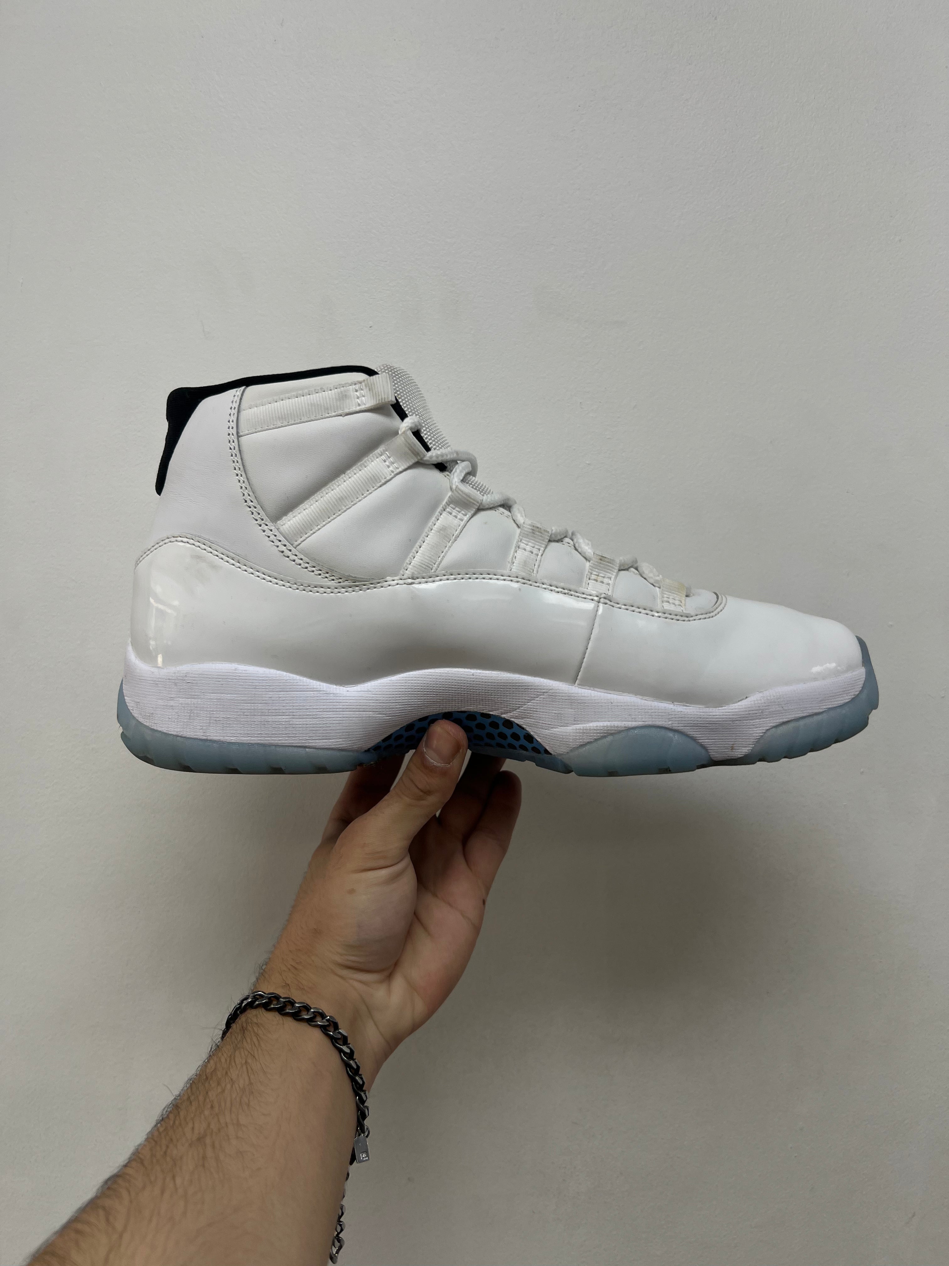 Jordan 11 Legend Blue Sneakers