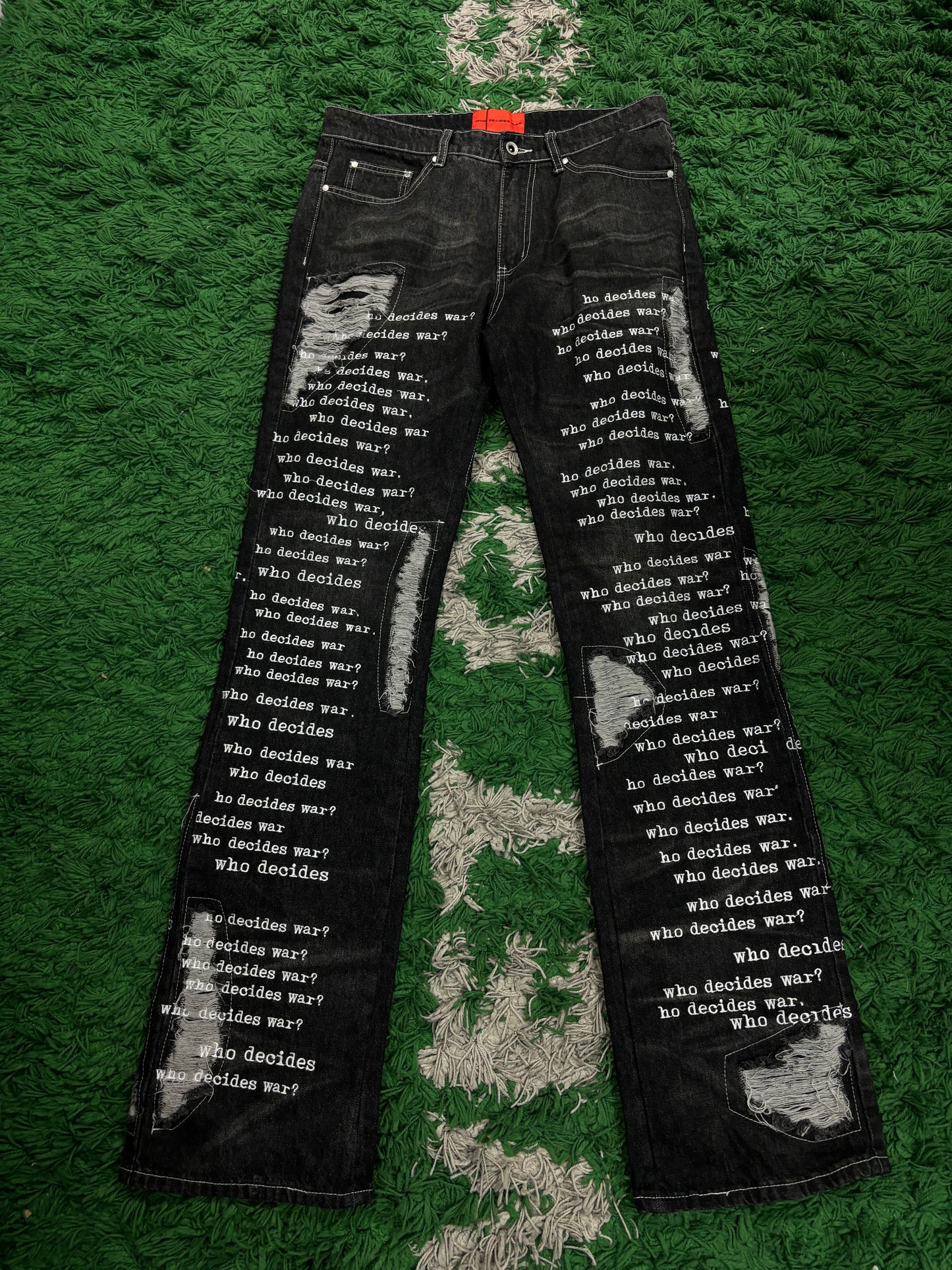 WDW Scripture Distressed Denim Black Used 32