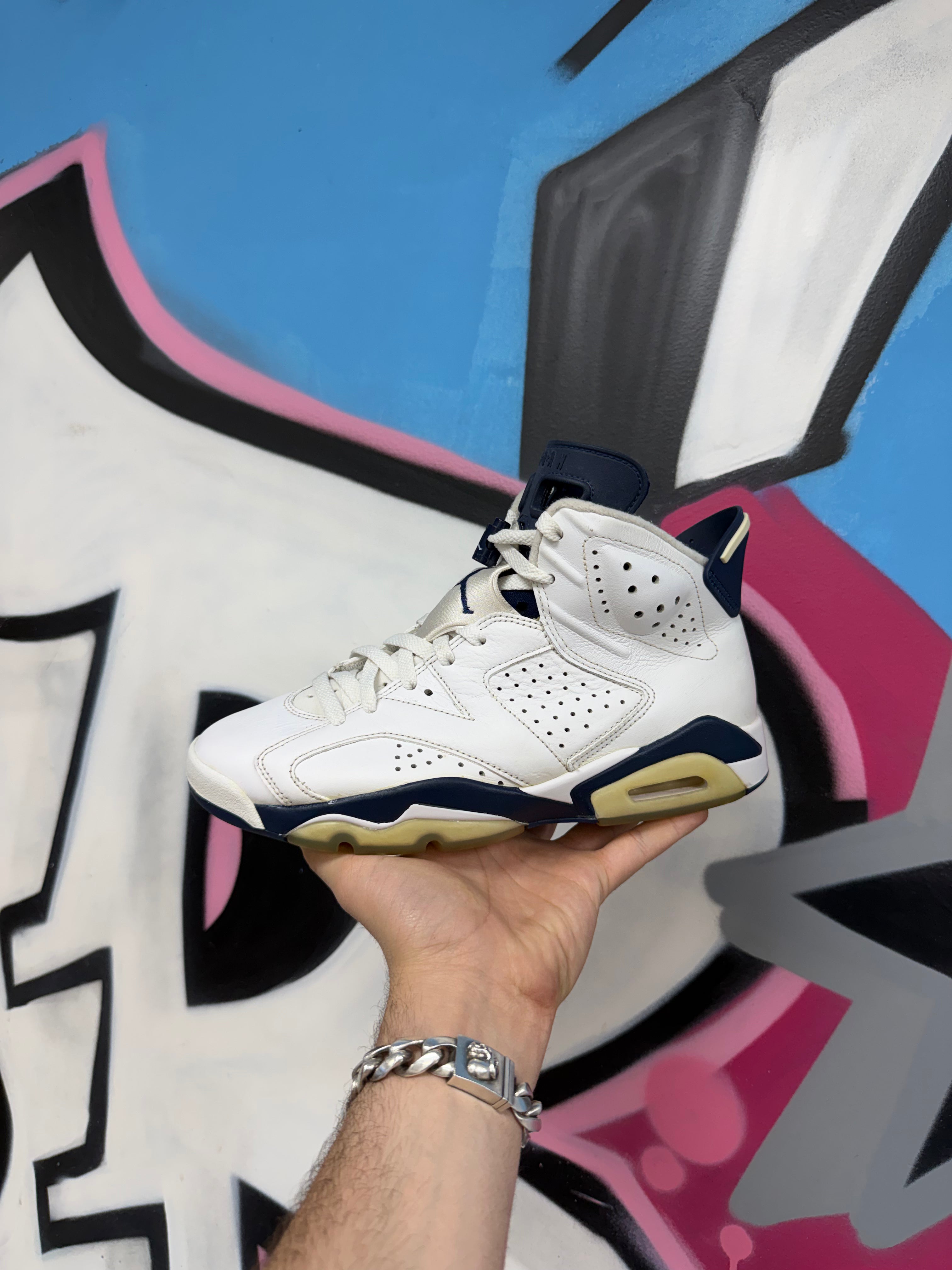 Jordan 6 Midnight Navy Sneakers