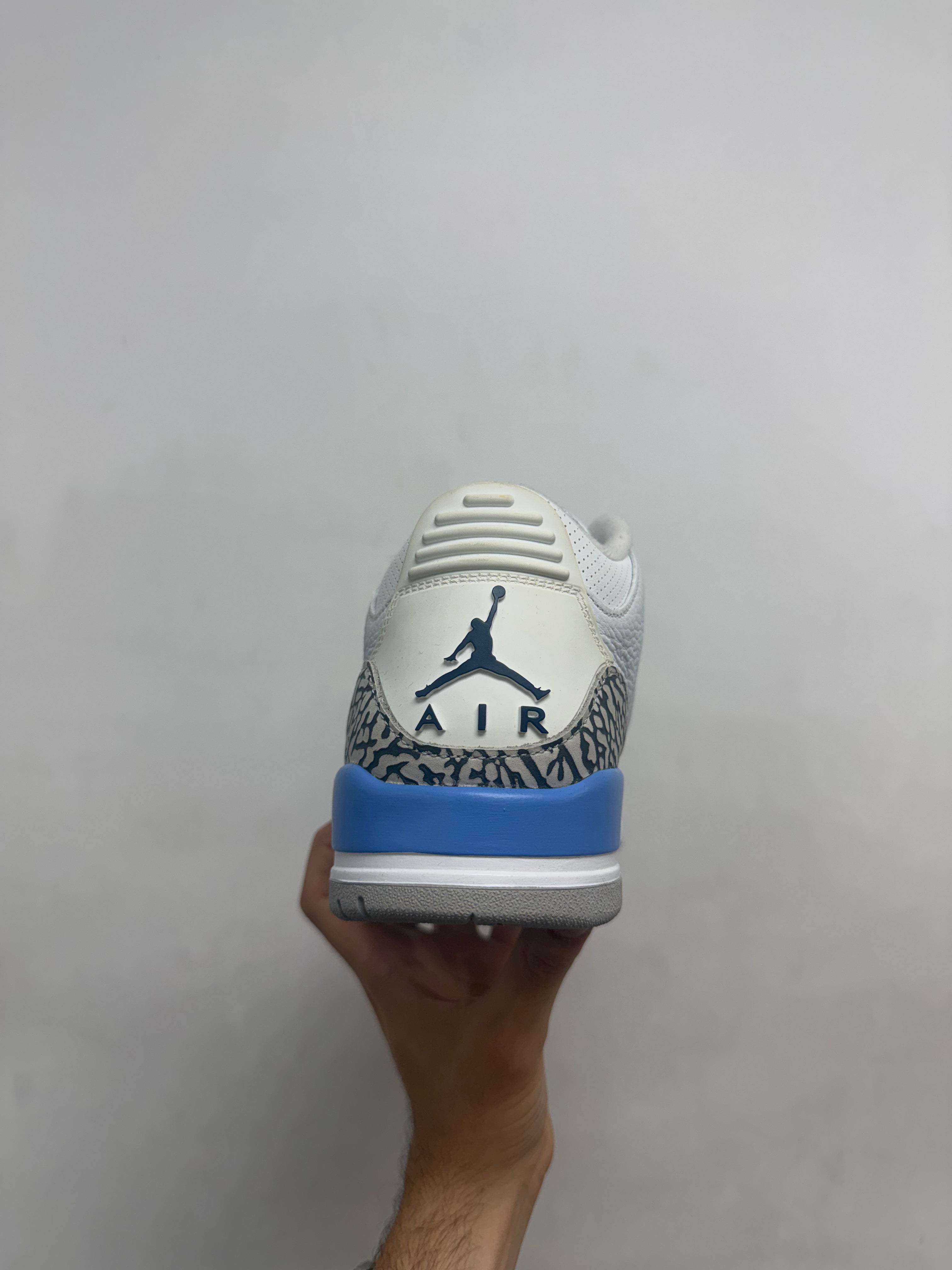 Jordan 3 UNC Sneakers