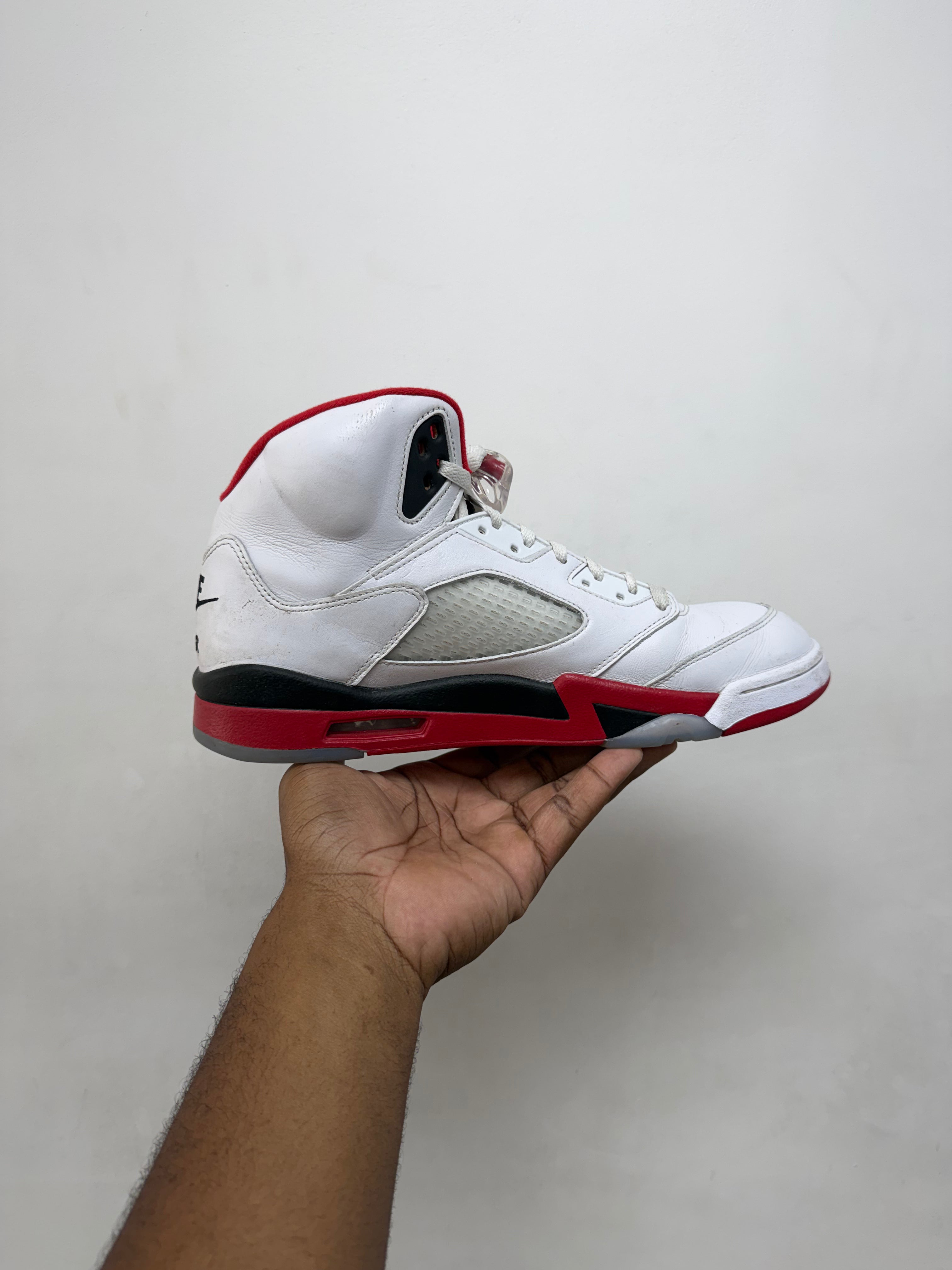 Jordan 5 Fire Red Sneakers