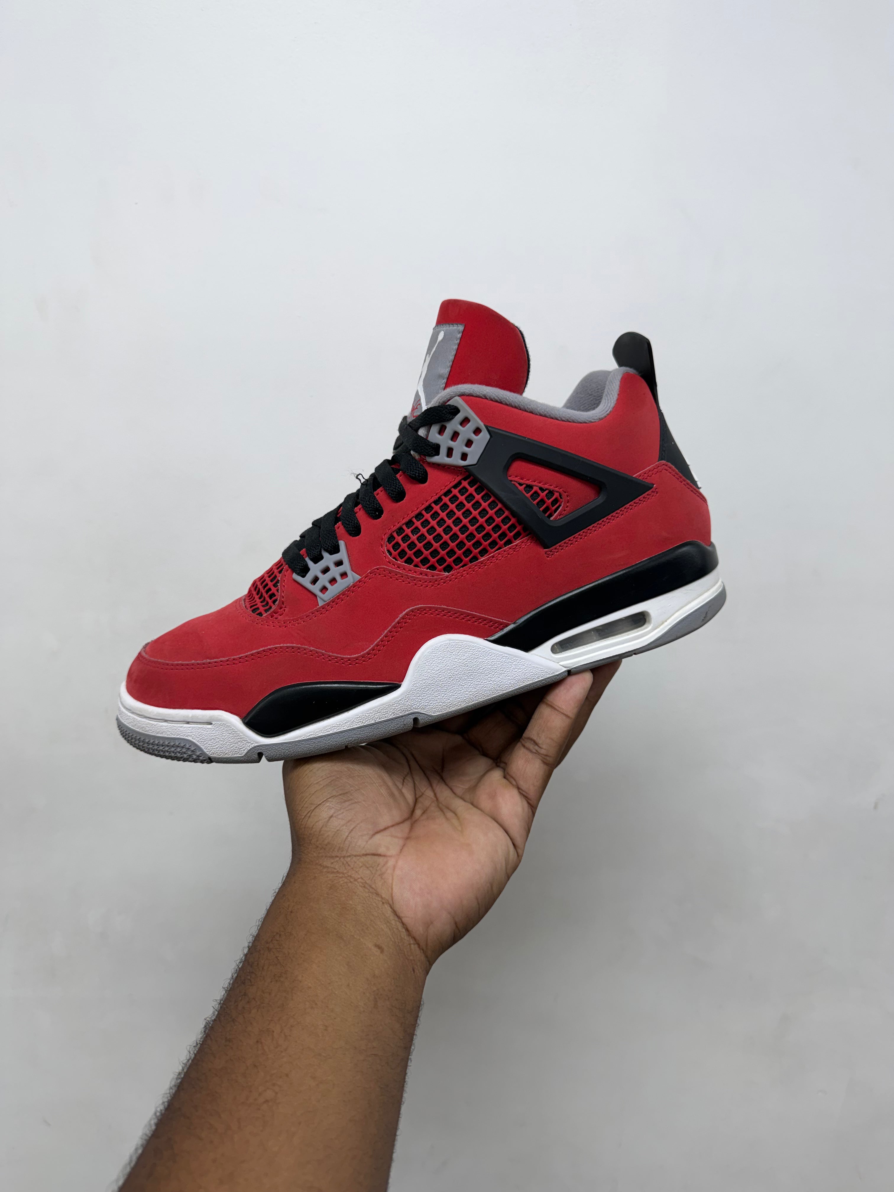 Jordan 4 Toro Sneakers