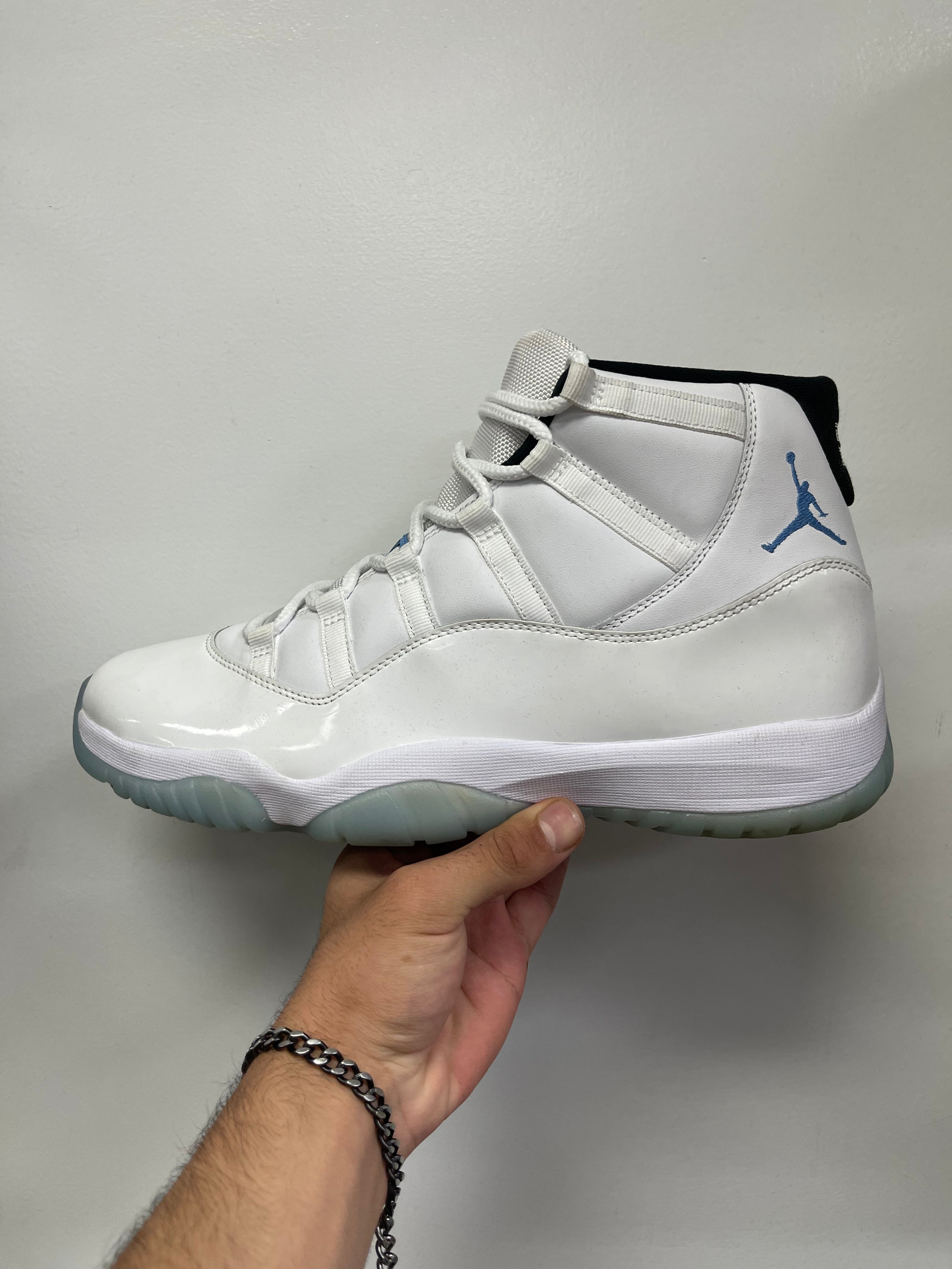 Jordan 11 Legend Blue Sneakers