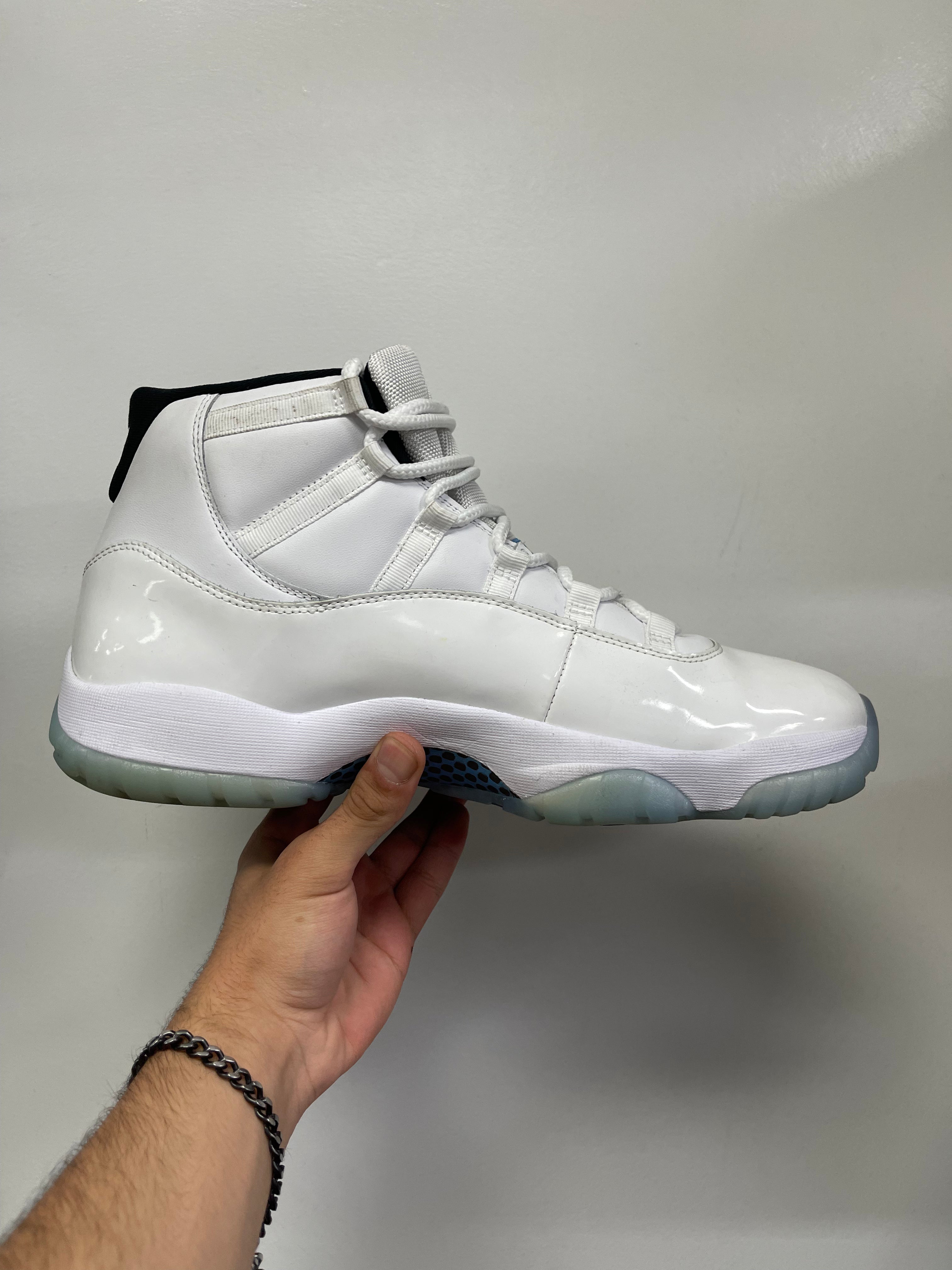 Jordan 11 Legend Blue Sneakers