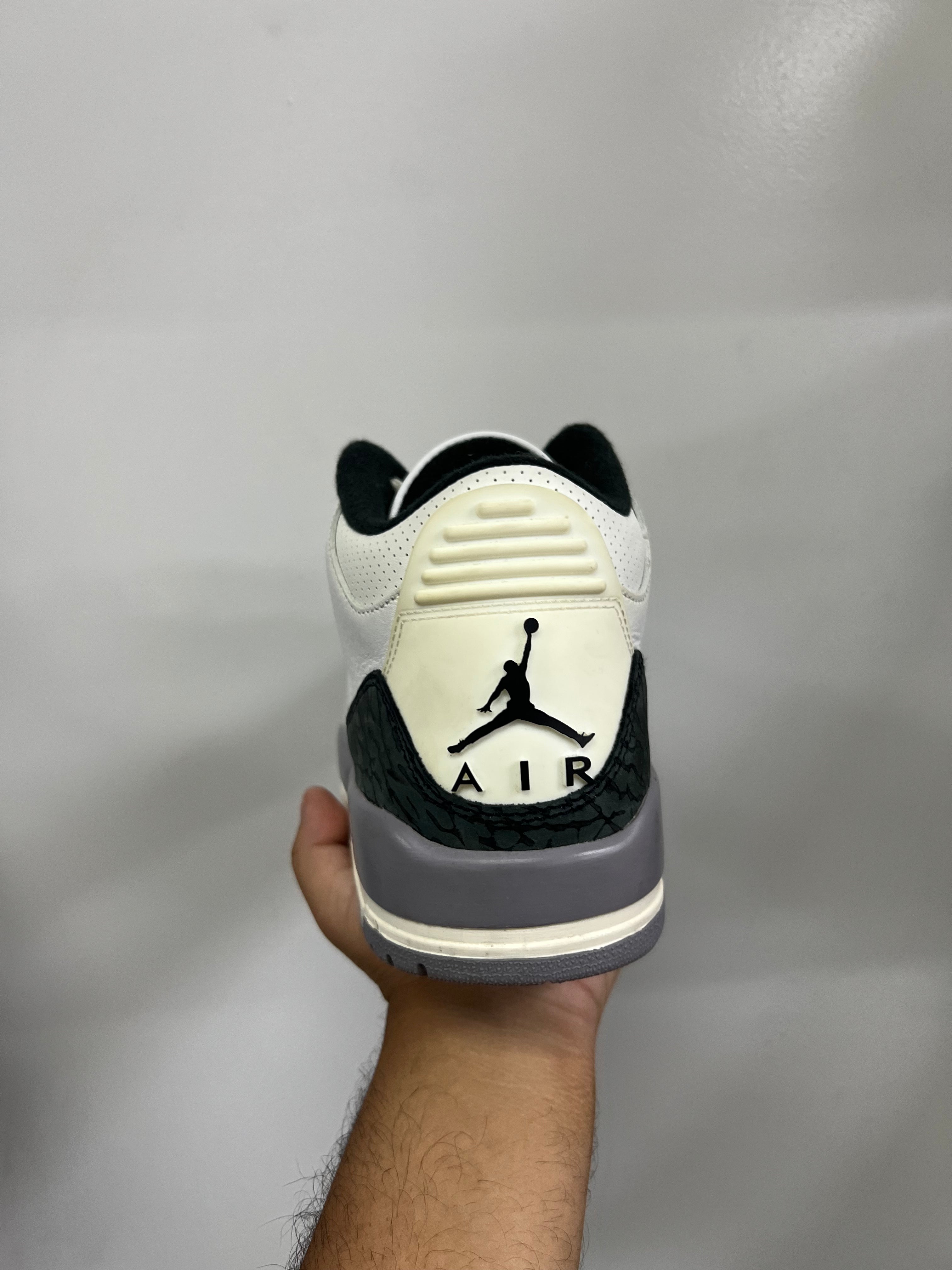 Jordan 3 Cement Grey Sneakers