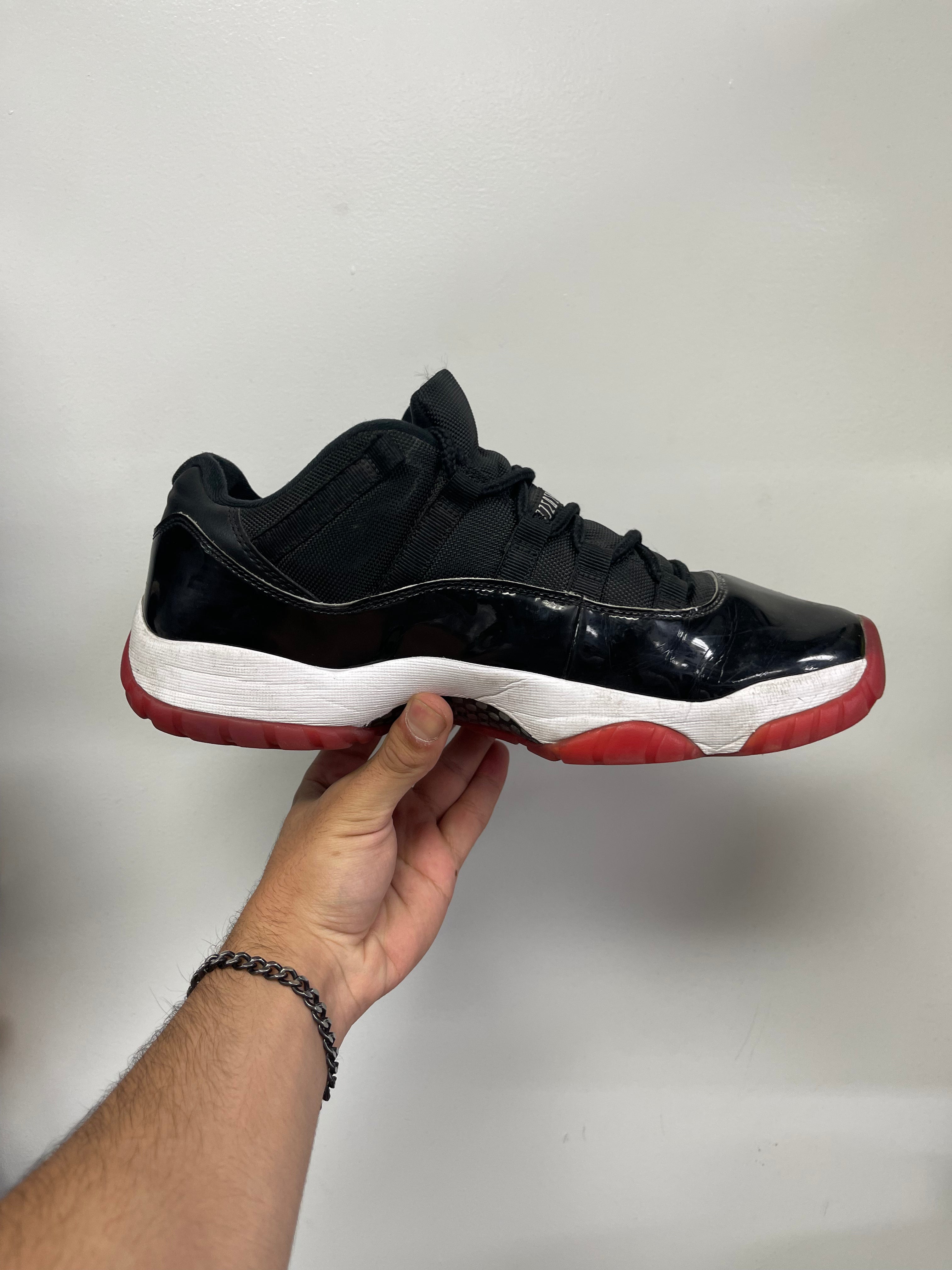 Jordan 11 Low Bred Sneakers