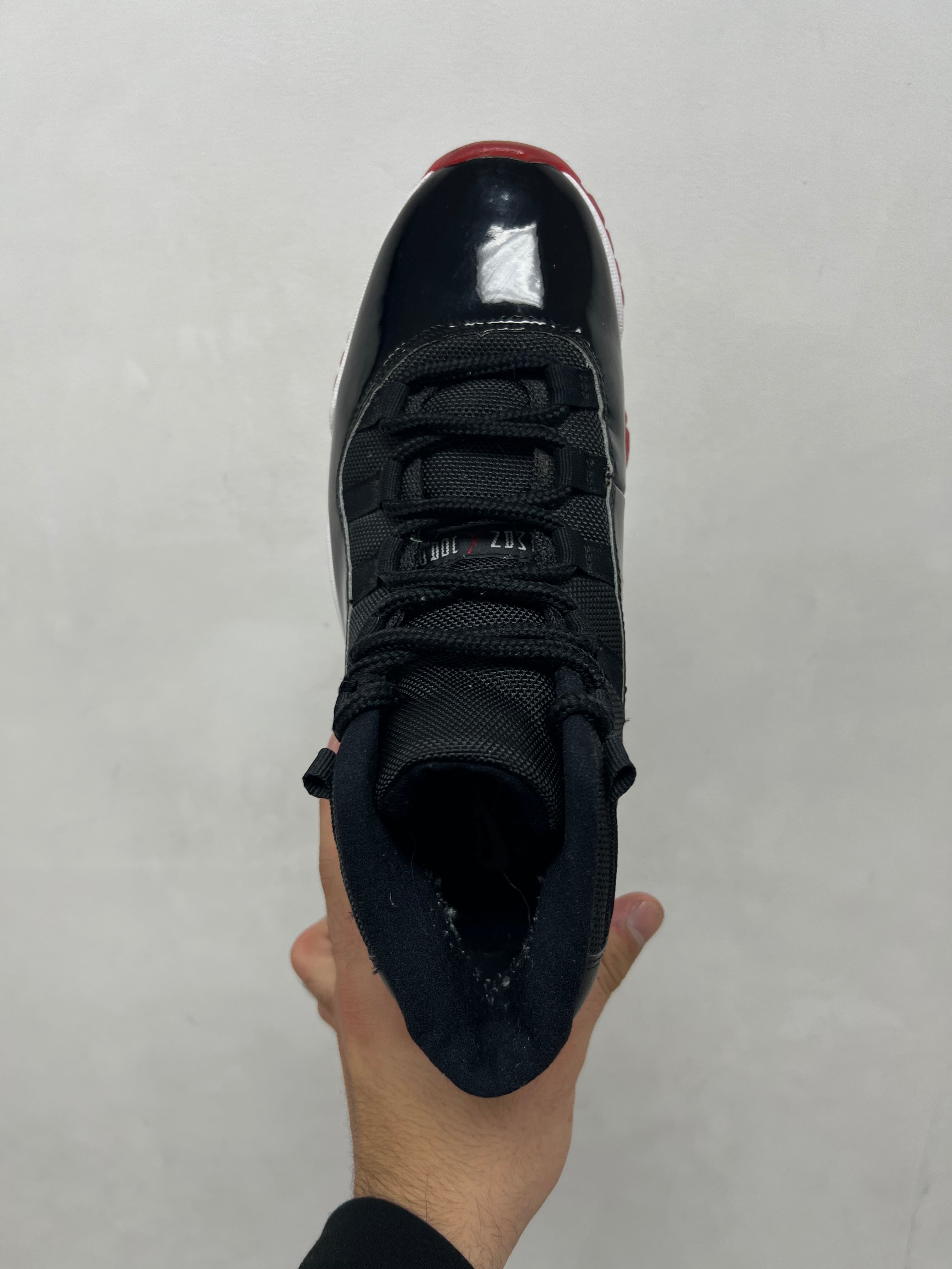Jordan 11 Bred Sneakers