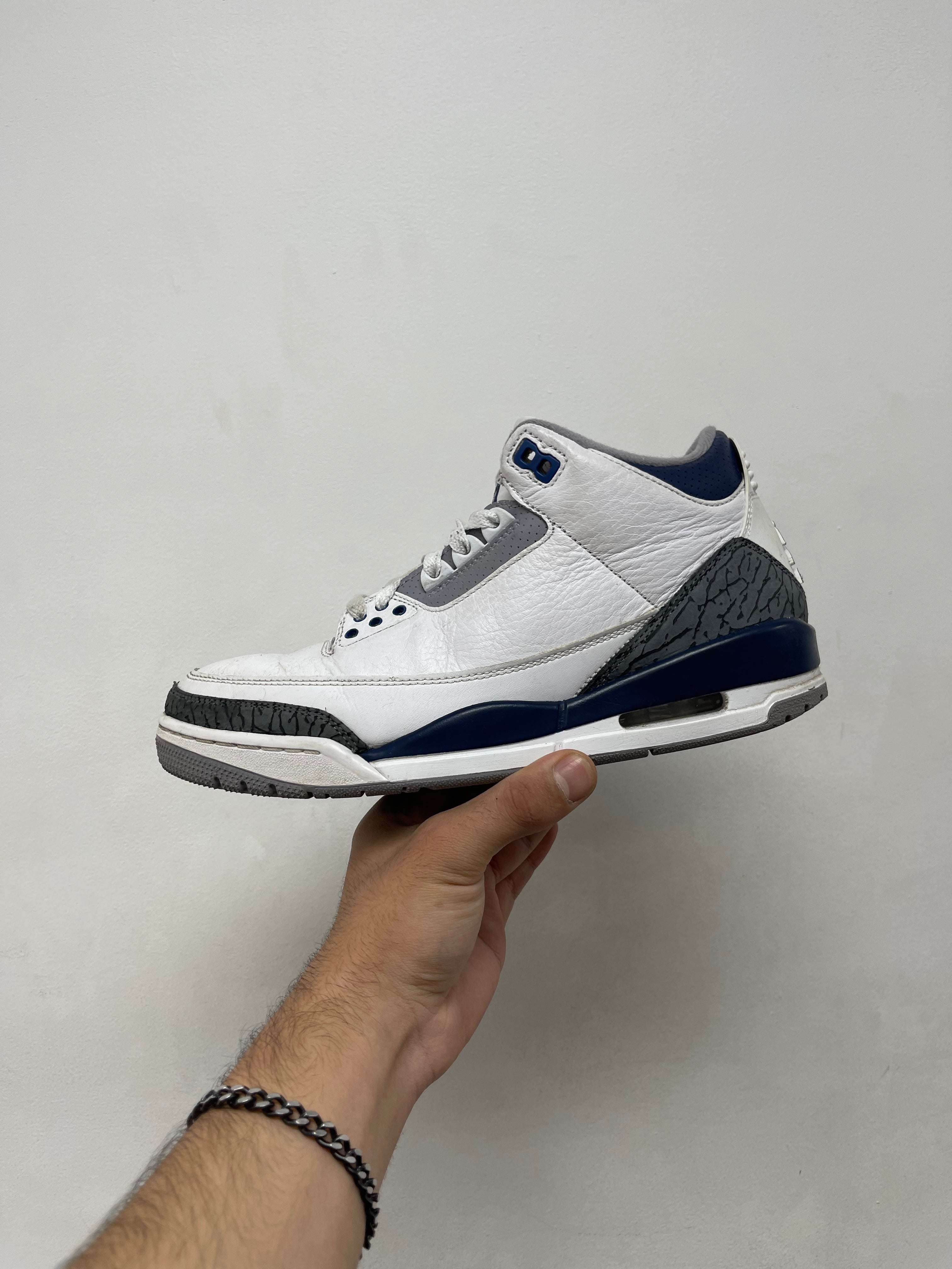 Jordan 3 Midnight Navy Sneakers