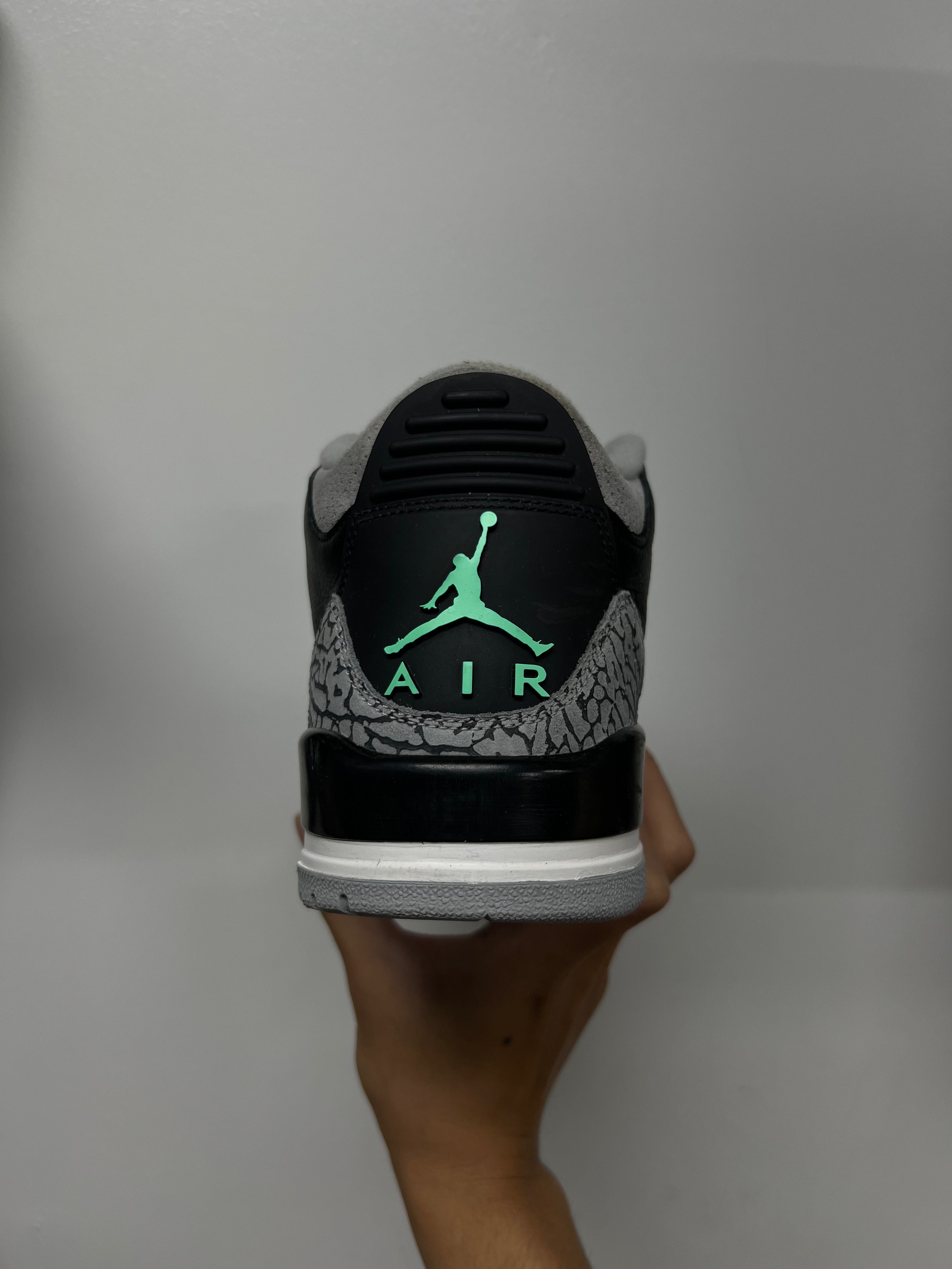 Jordan 3 Glow Green (No Insoles) Sneakers