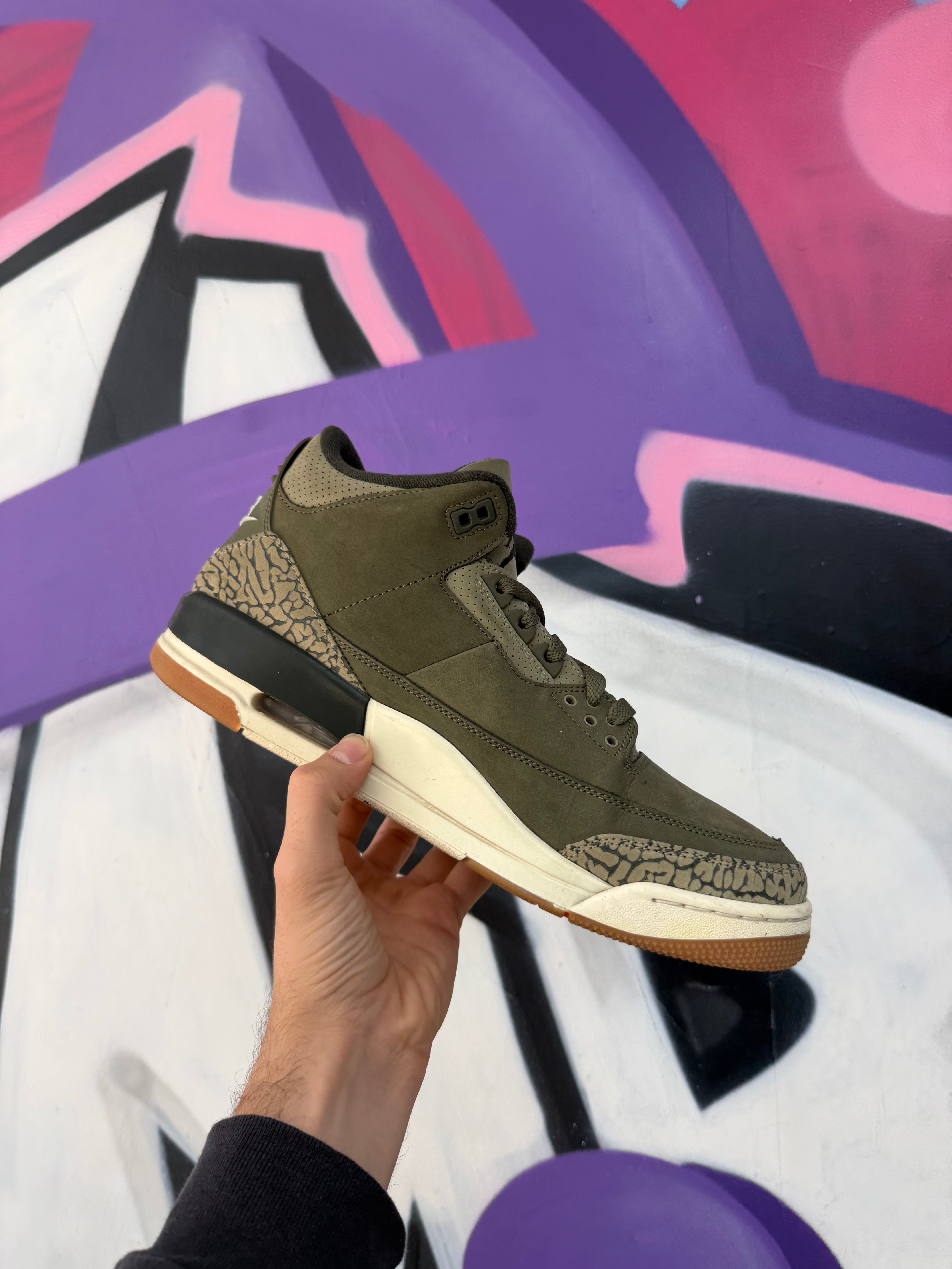 Jordan 3 Family Affairs Sneakers
