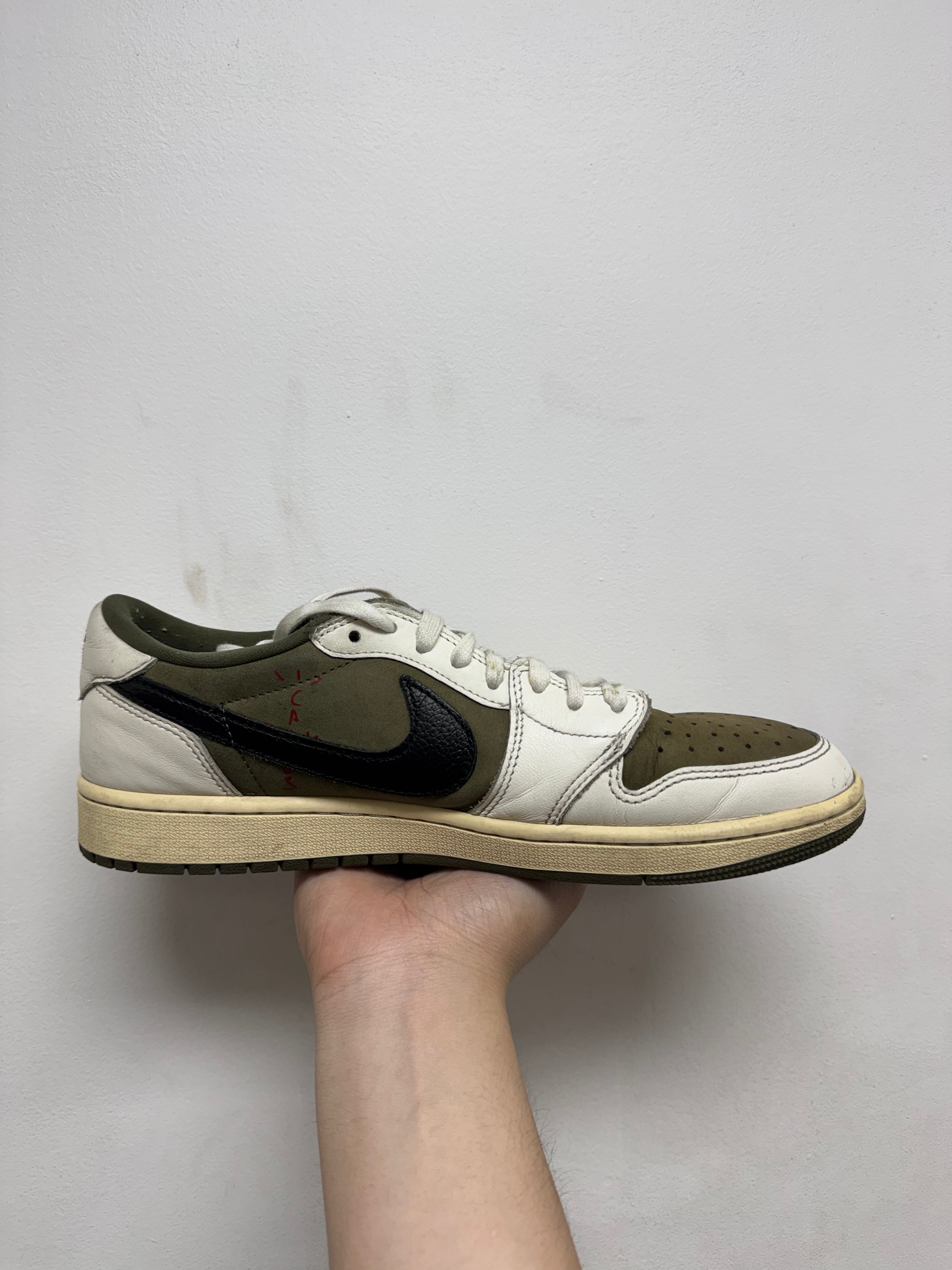 Jordan 1 Low Travis Scott Medium Olive Sneakers