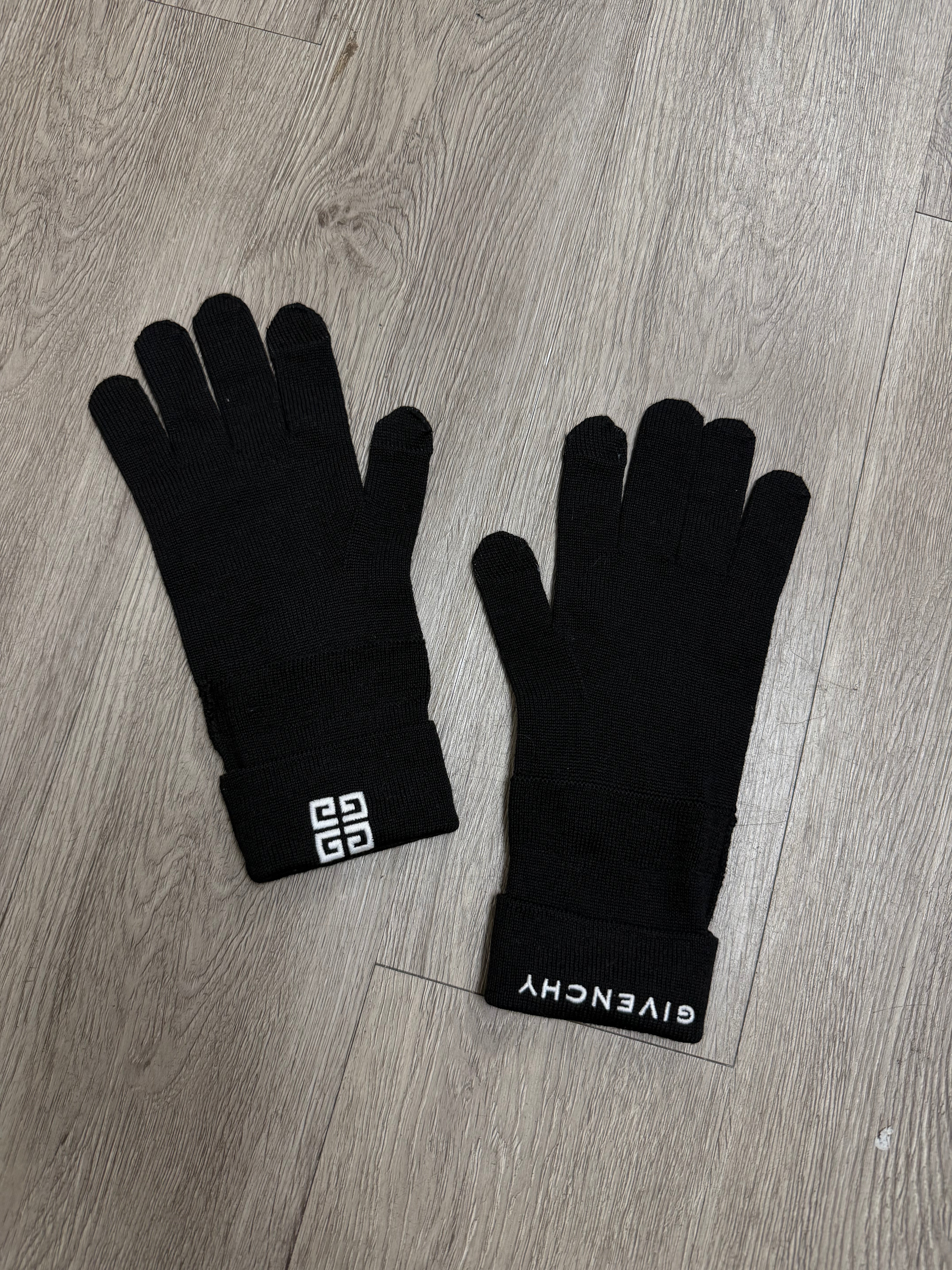 Givenchy Black White 4G Spellout Gloves
