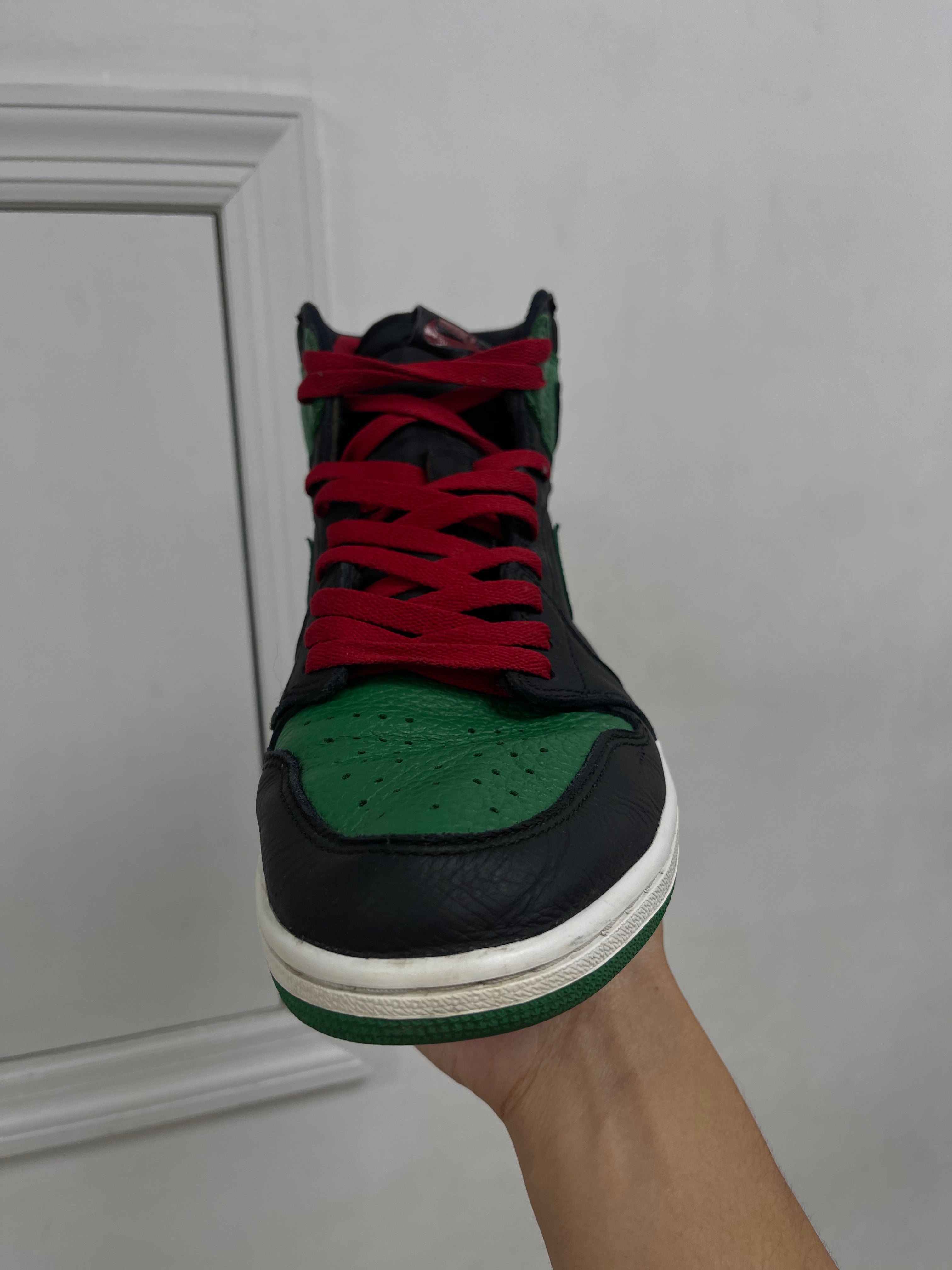 Jordan 1 Pine Green Sneakers