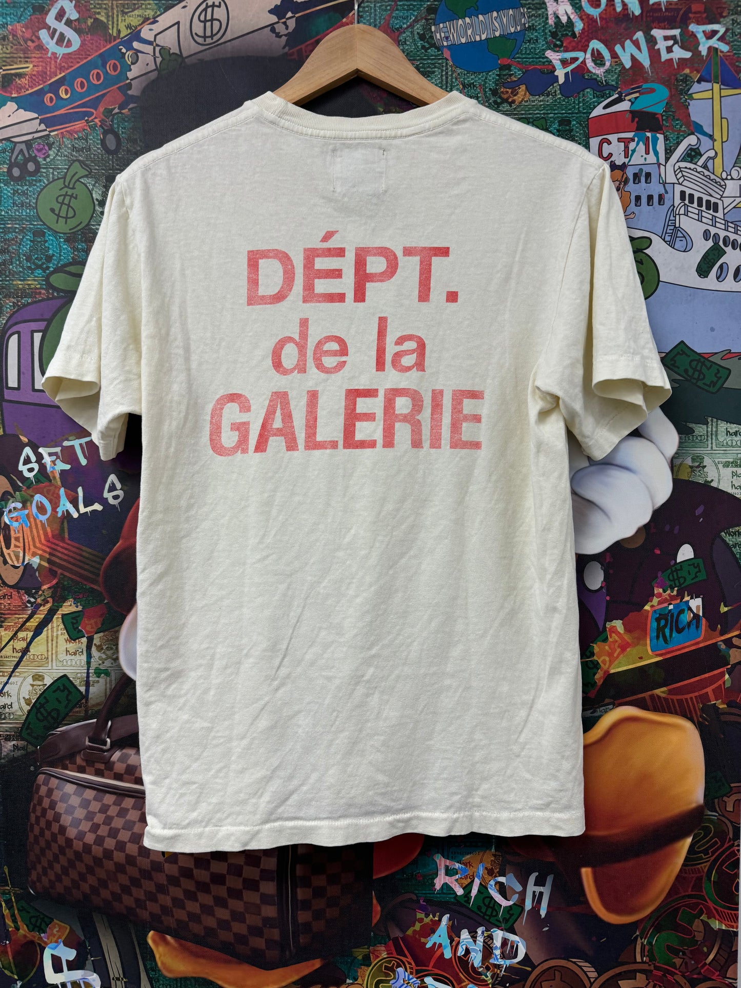 Gallery Cream Red Tee Used small N/A