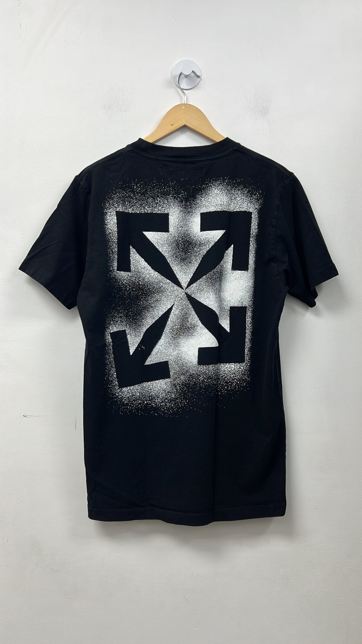 Off White Black White Spray Arrow Tee