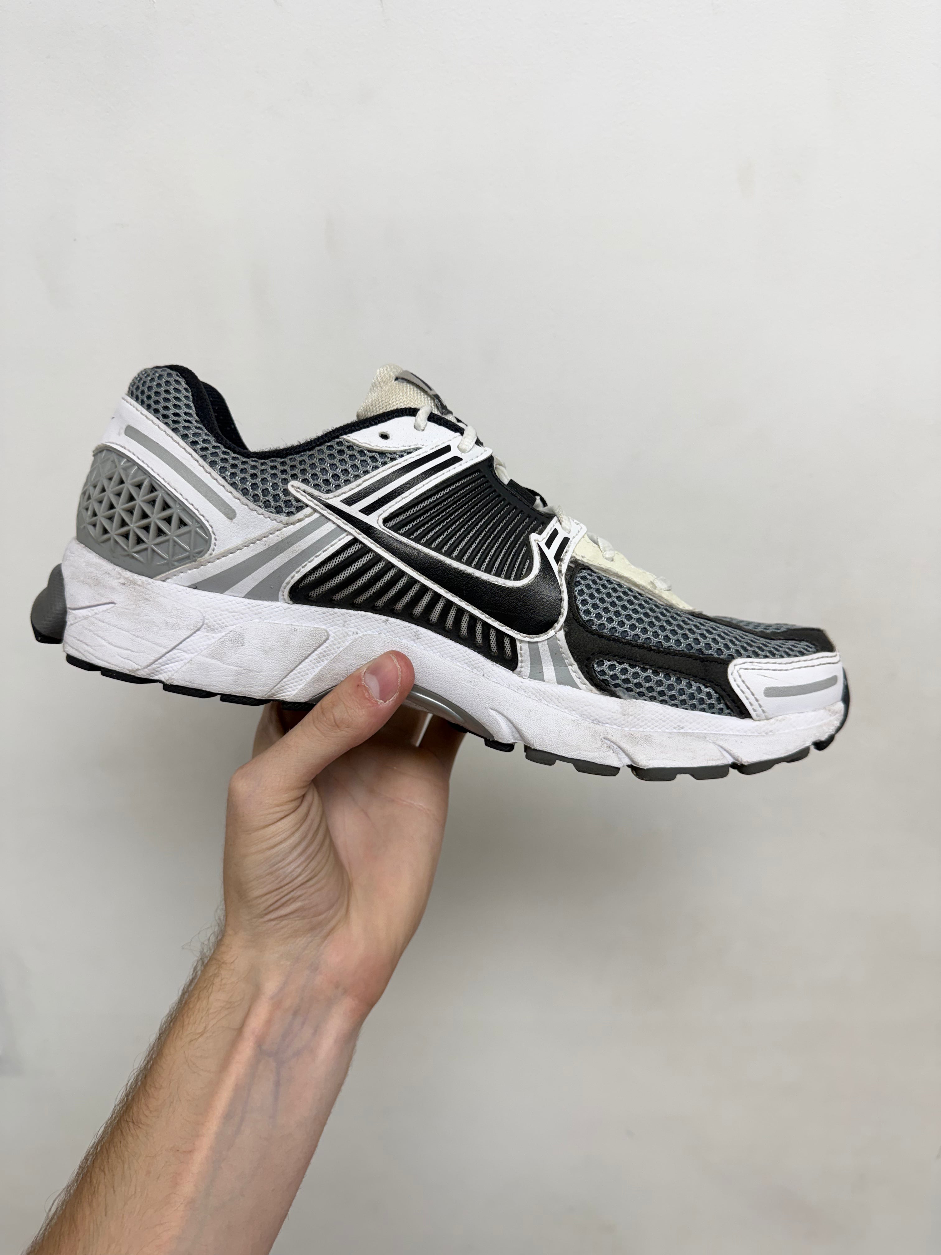 Nike White Black Zoom Vomero 5 Sneakers