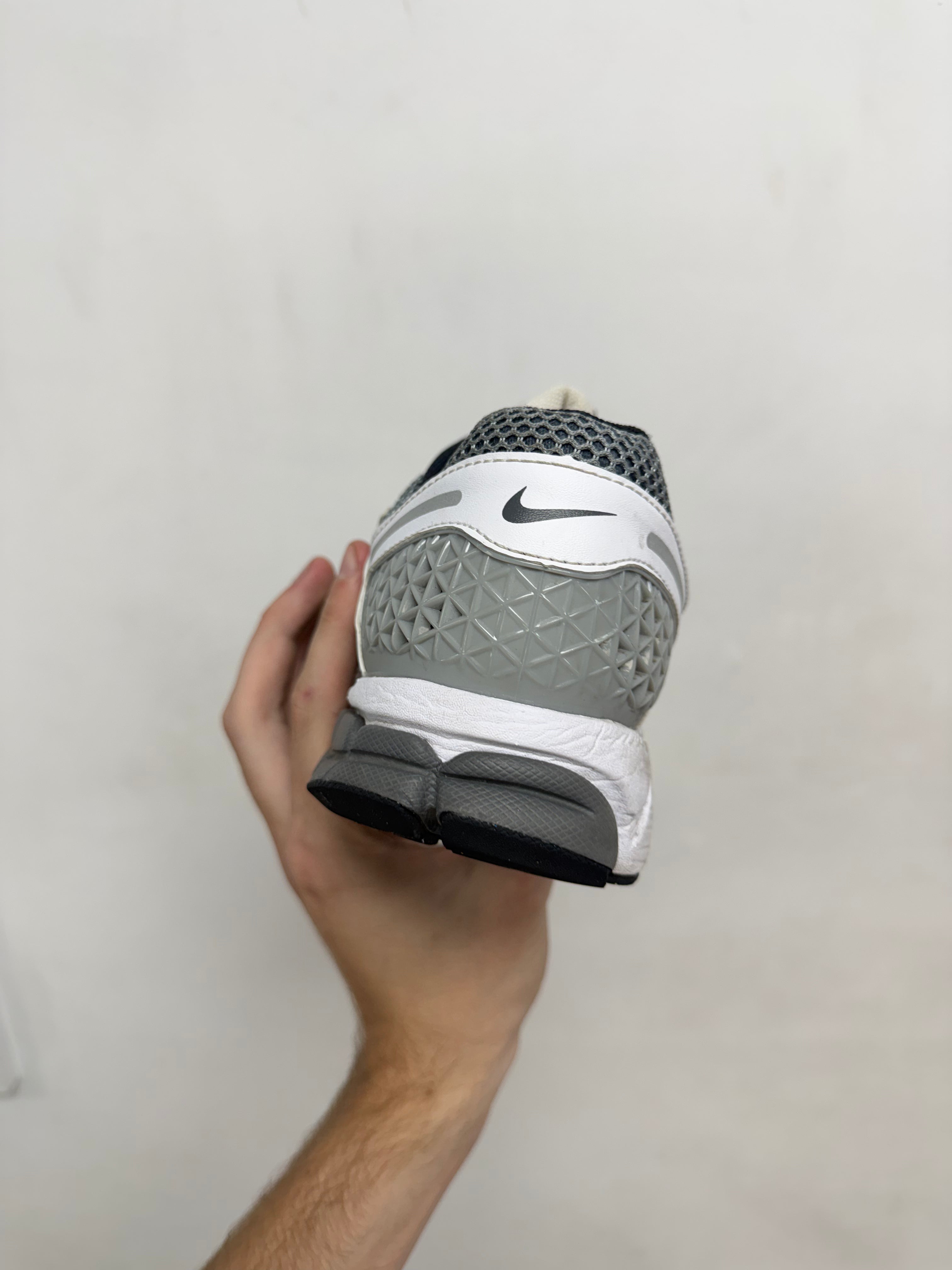 Nike White Black Zoom Vomero 5 Sneakers