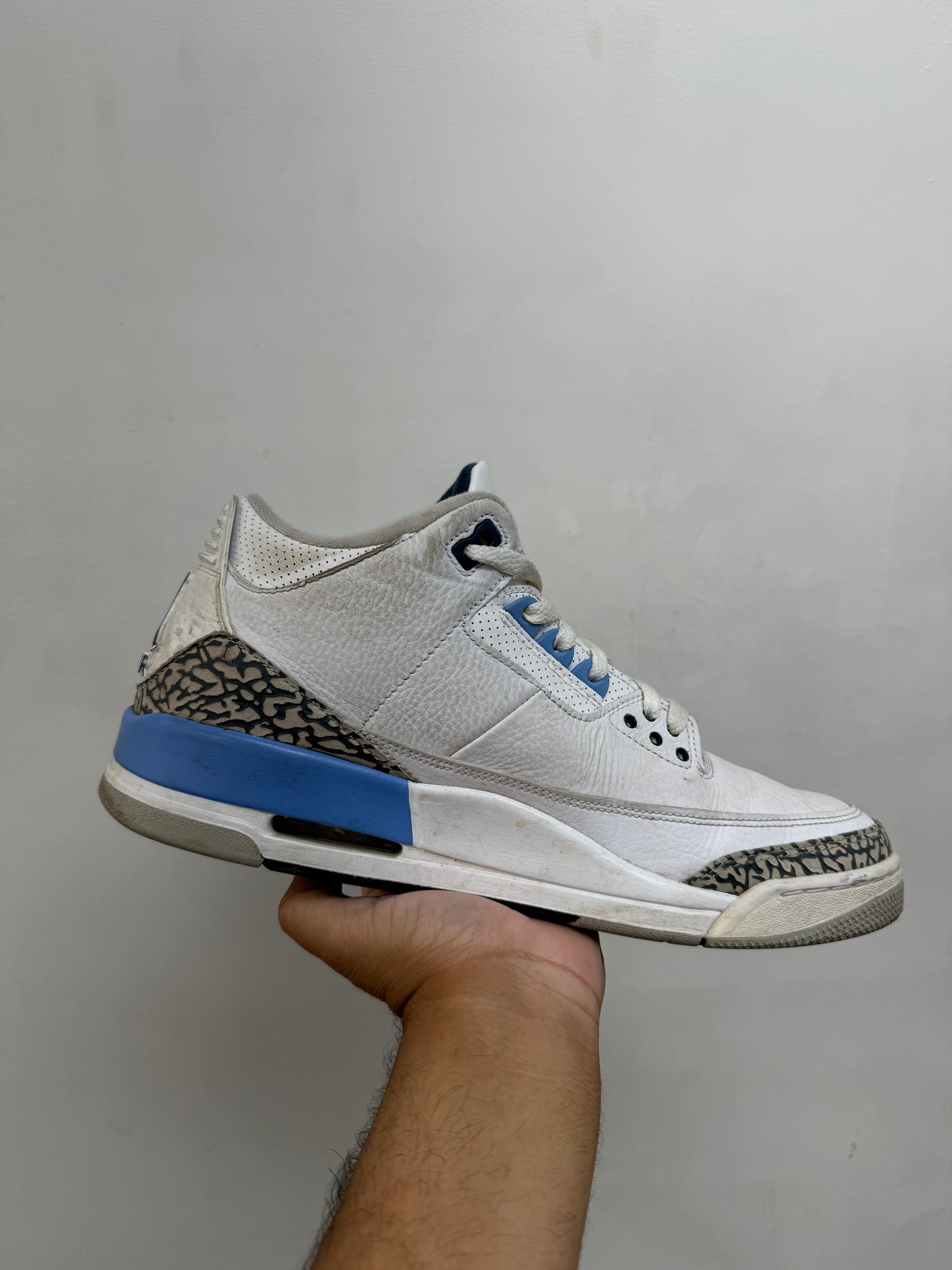 Jordan 3 UNC Sneakers
