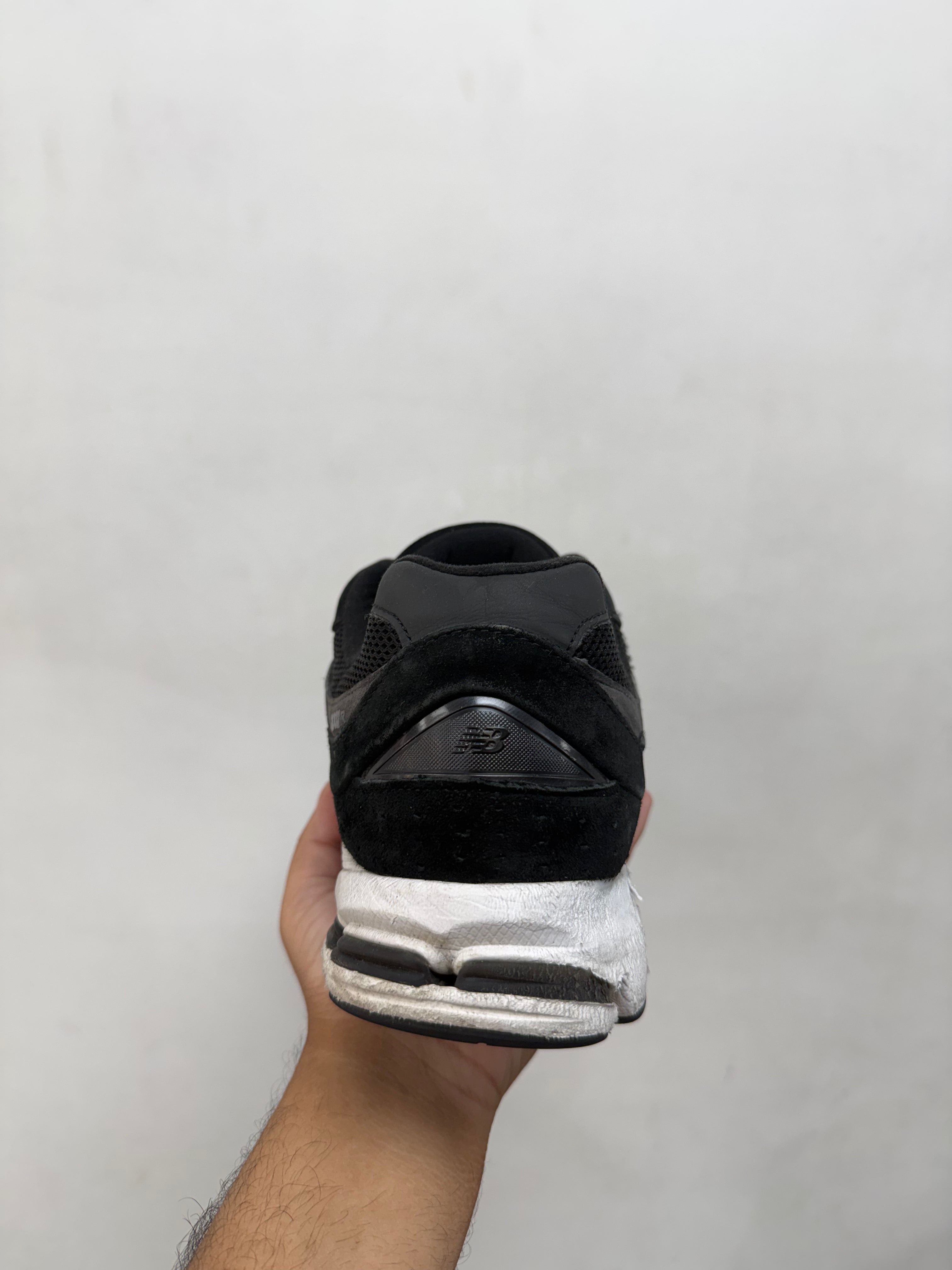 New Balance Black 2002R Sneakers