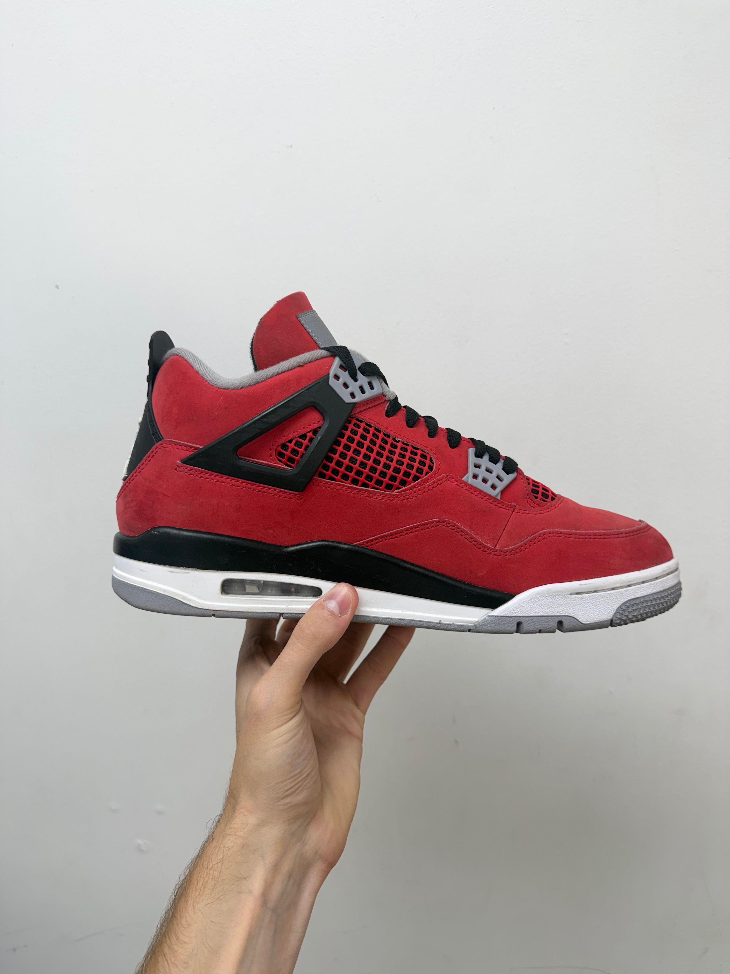 Jordan 4 Toro Sneakers
