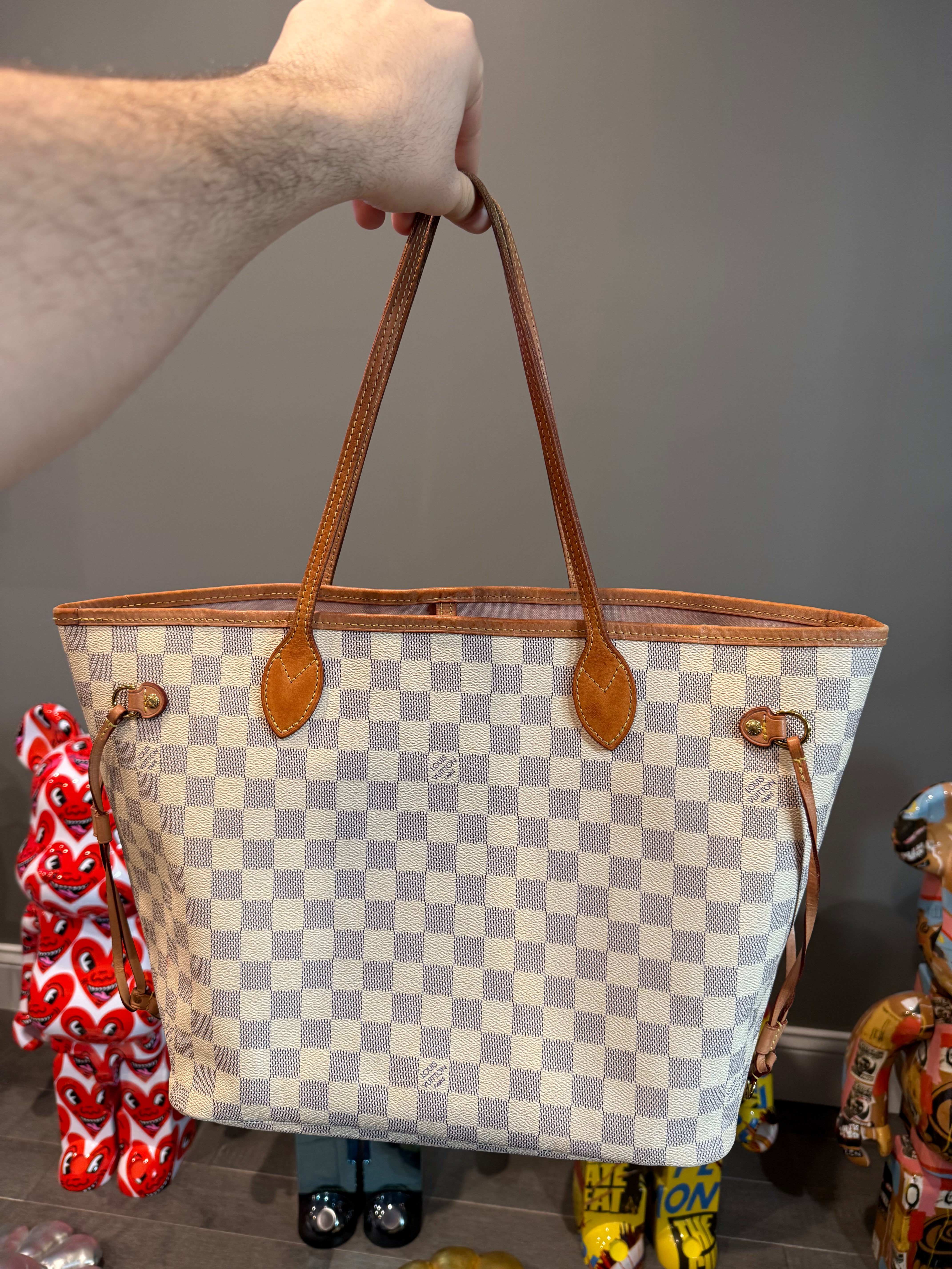 LV Neverfull White Used OS