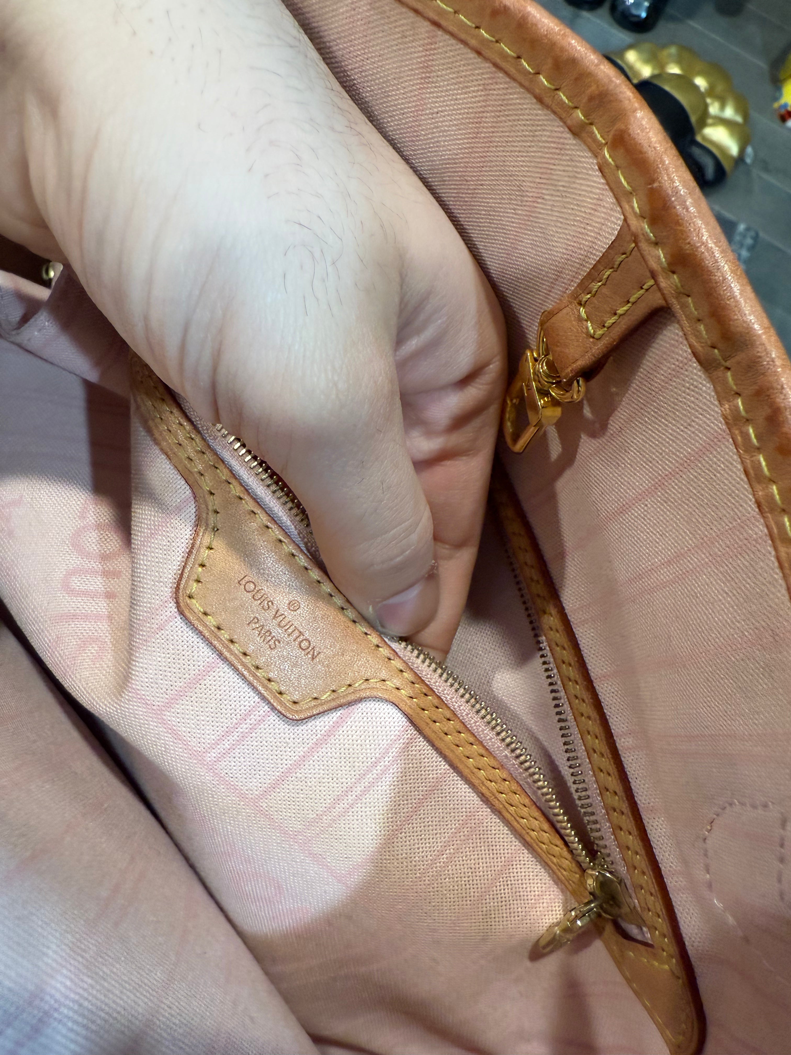 LV Neverfull White Used OS