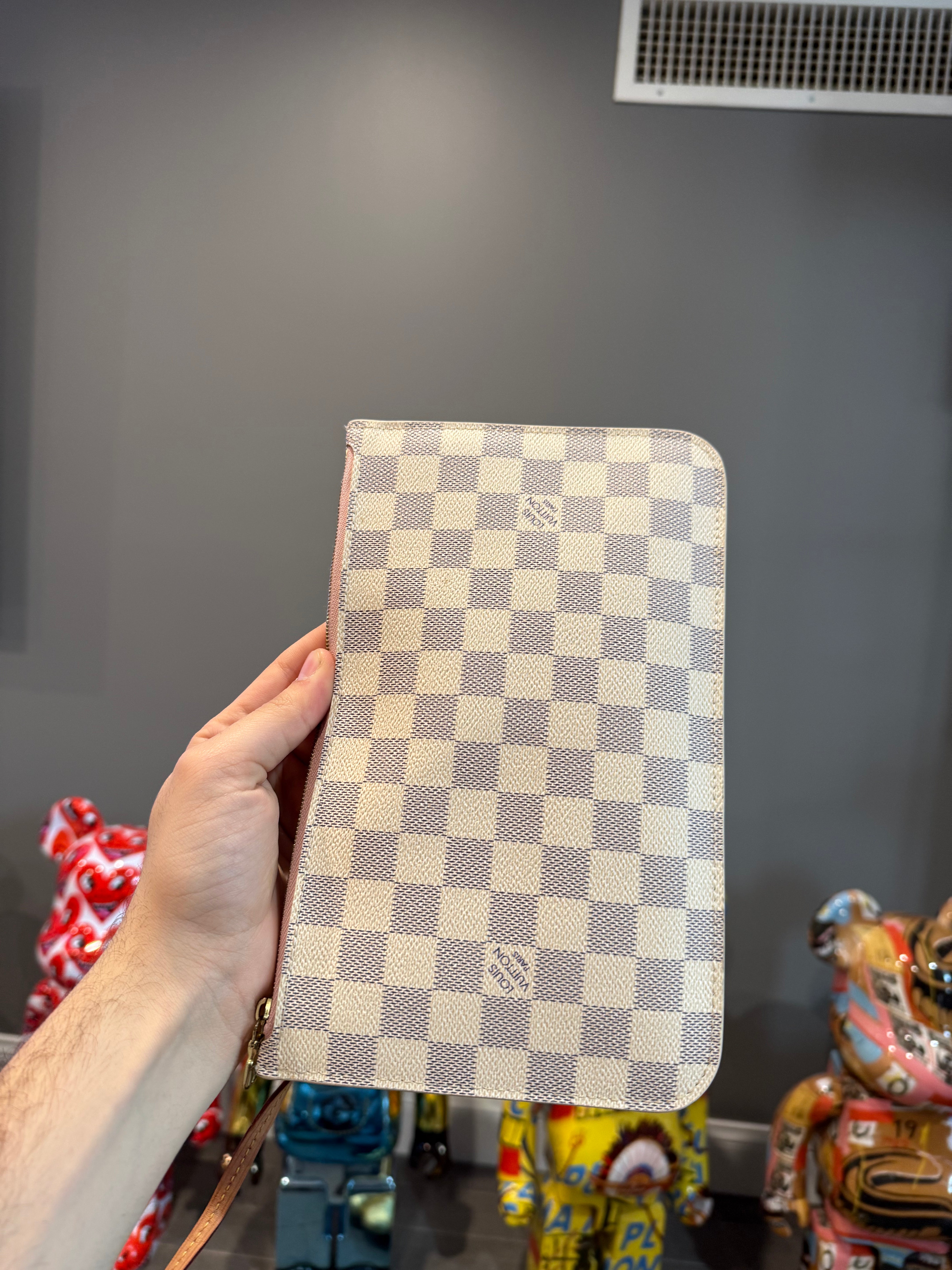 LV Neverfull White Used OS