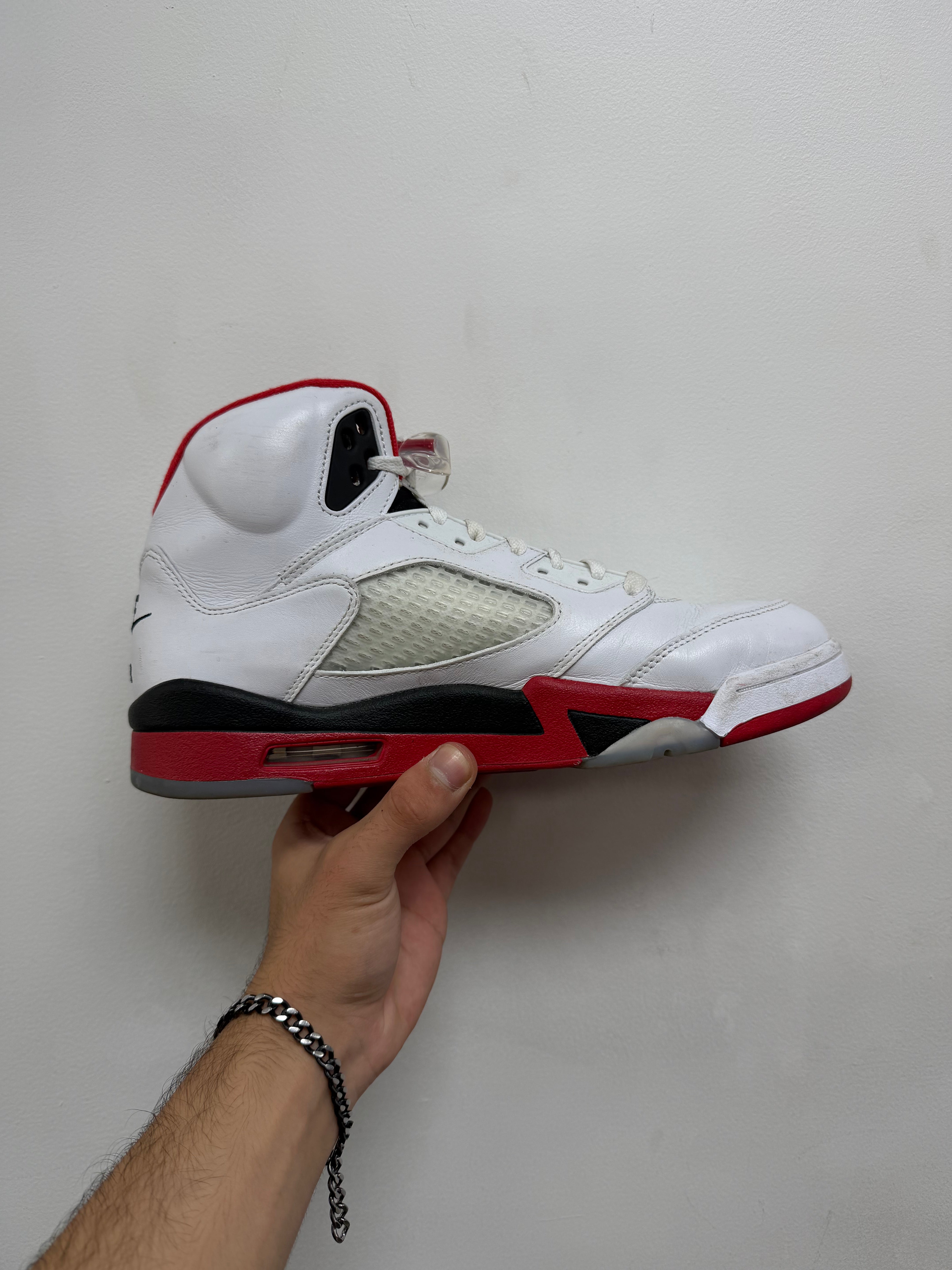 Jordan 3 Fire Red Sneakers