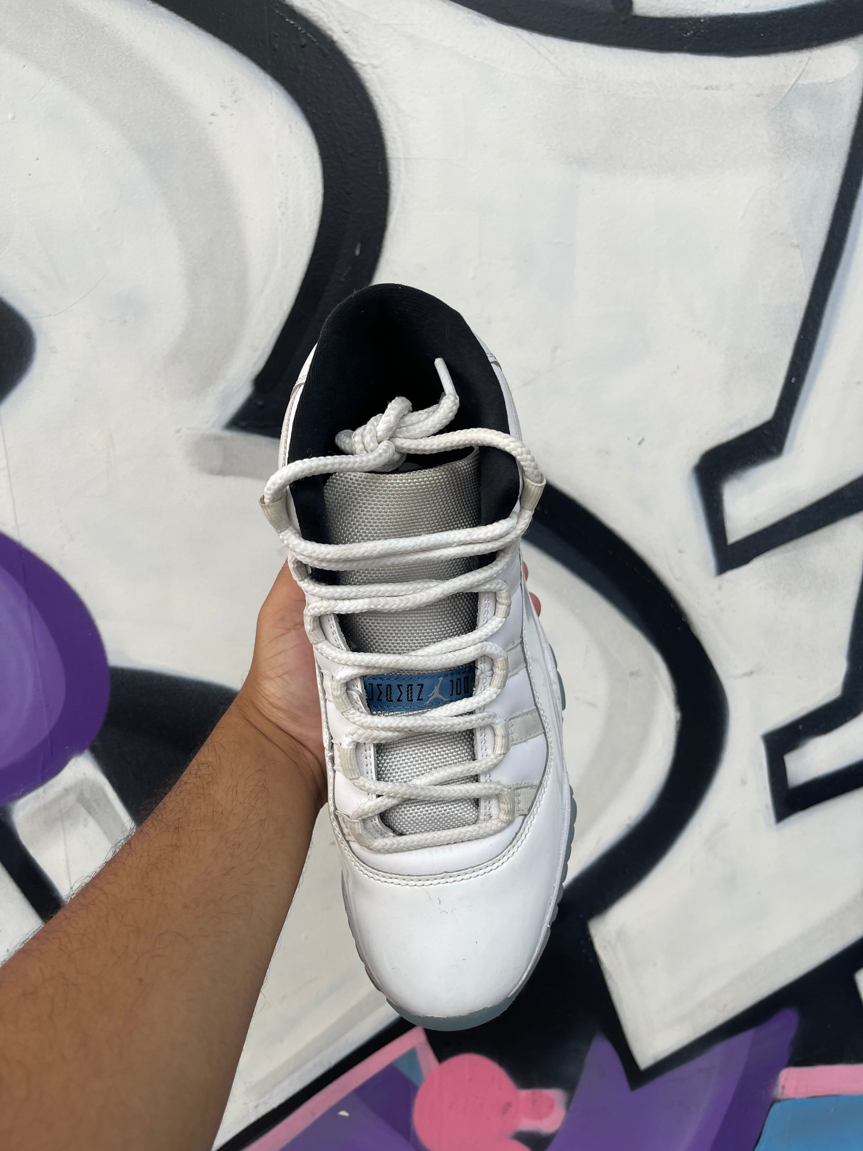 Jordan 11 Legend Blue Sneakers