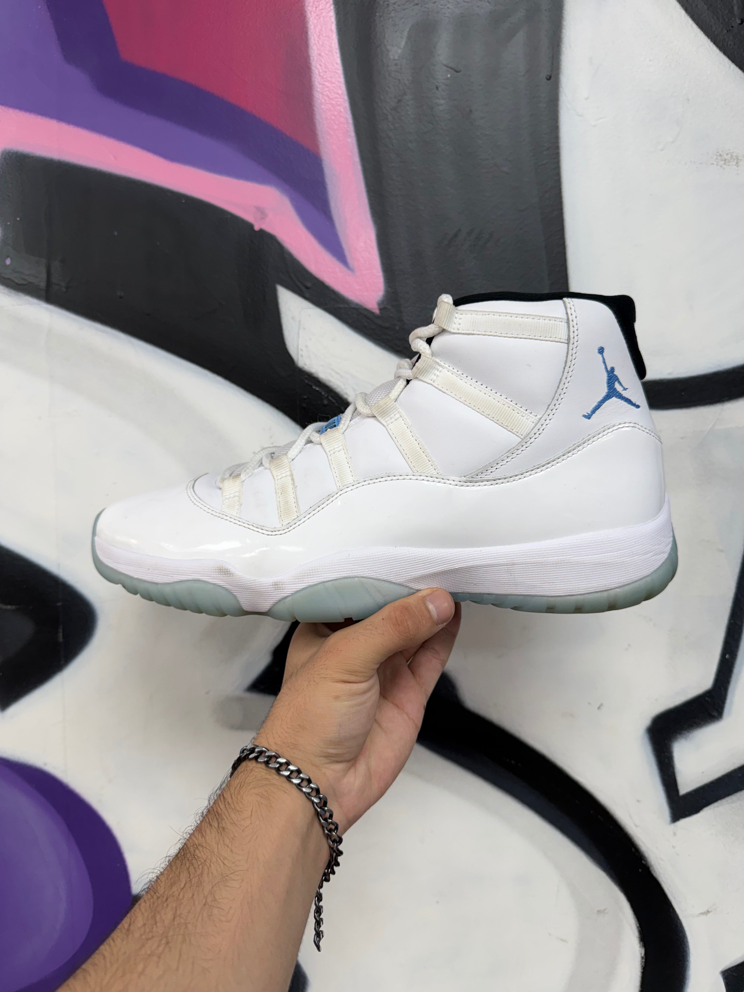 Jordan 11 Legend Blue Sneakers