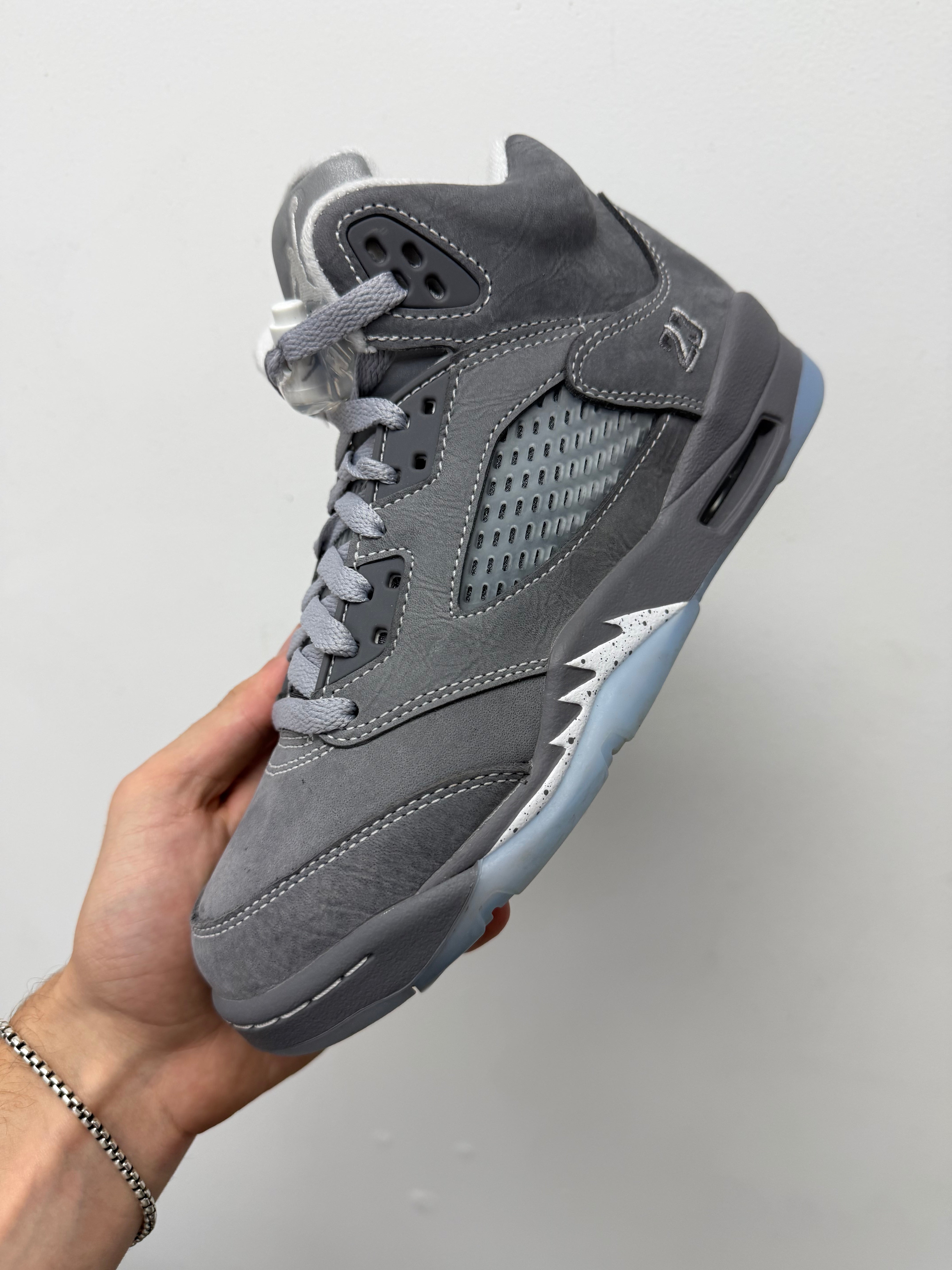 Jordan 5 Wolf Grey Sneakers