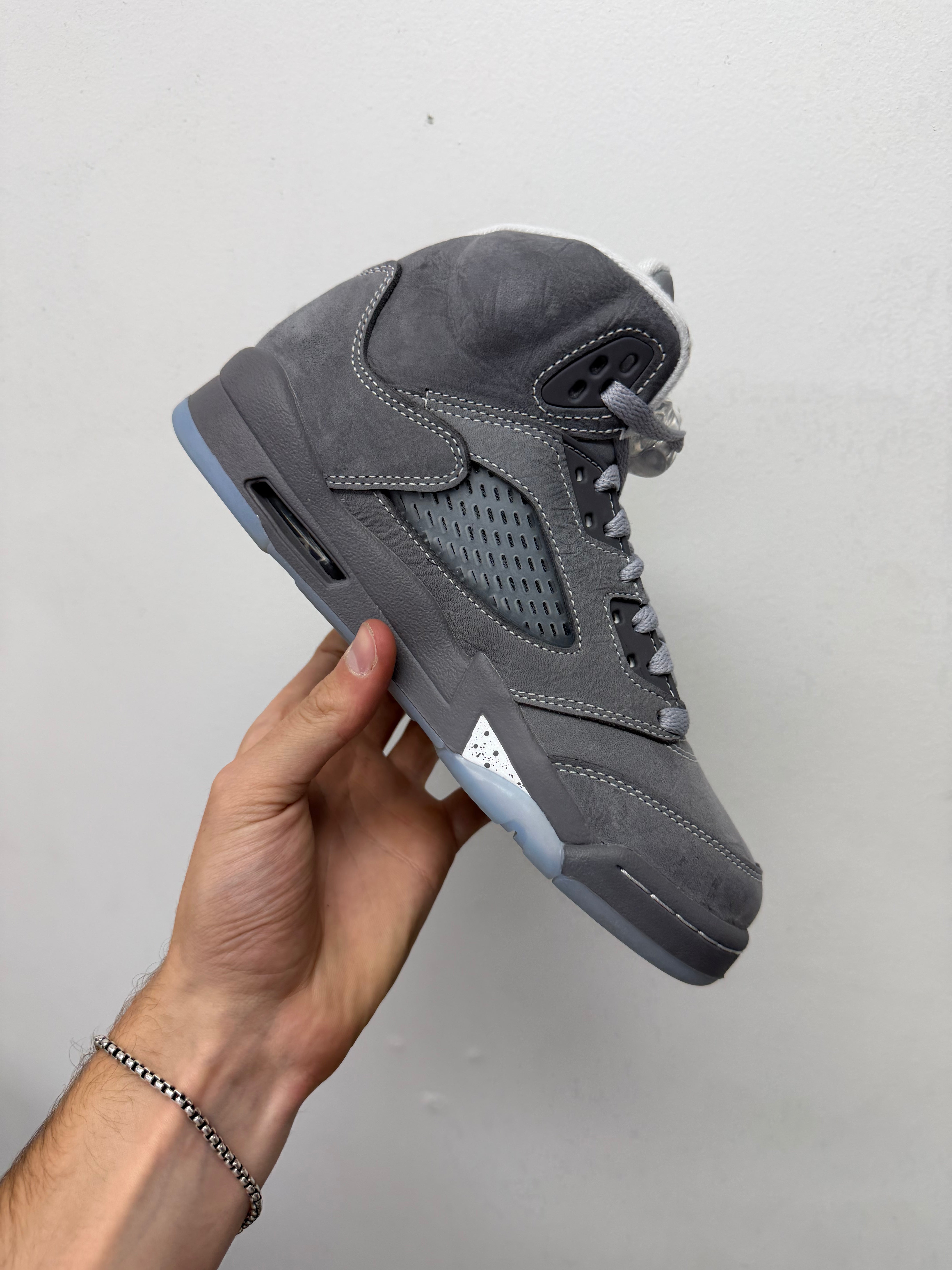 Jordan 5 Wolf Grey Sneakers