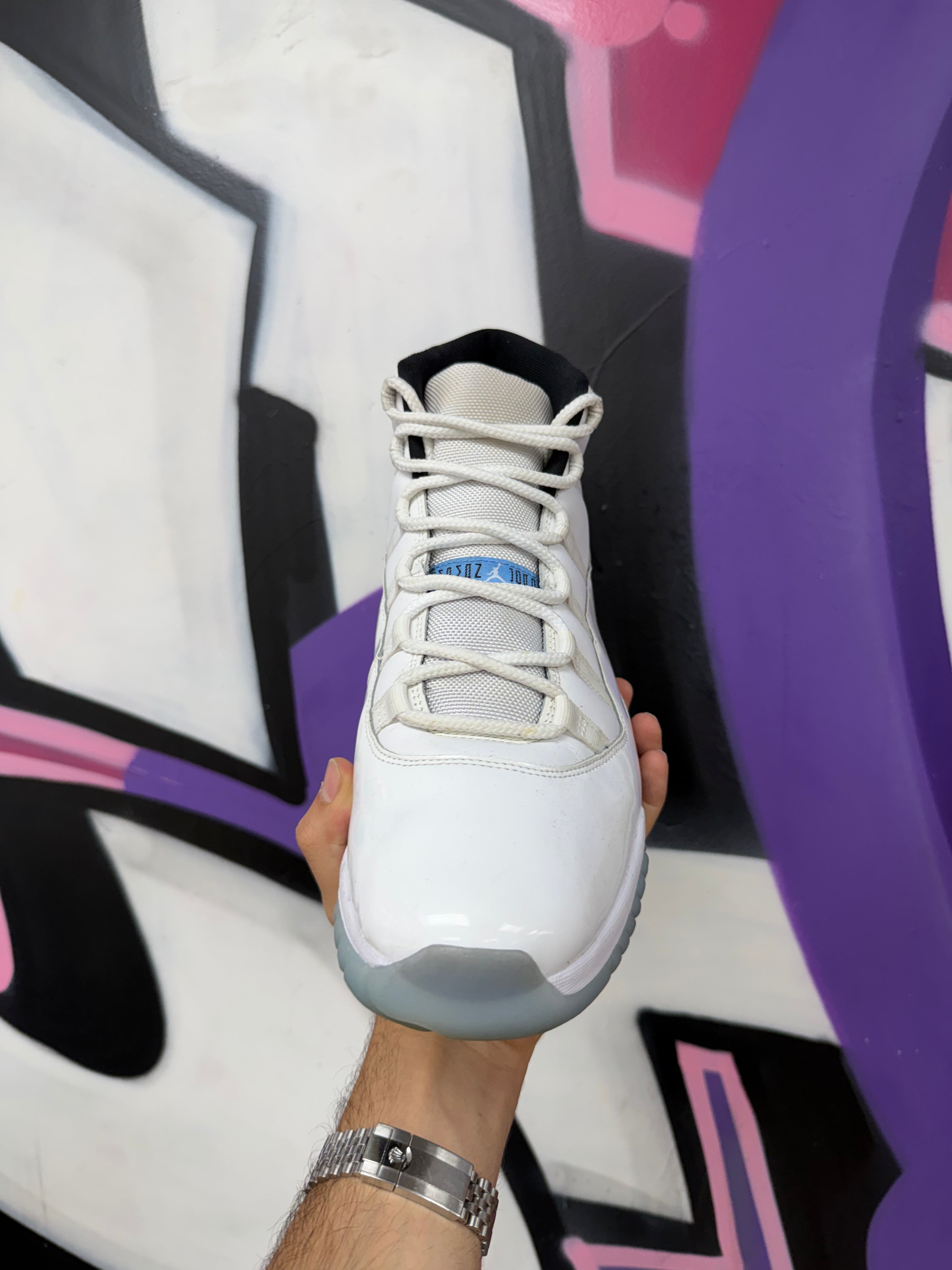 Jordan 11 Legend Blue Sneakers