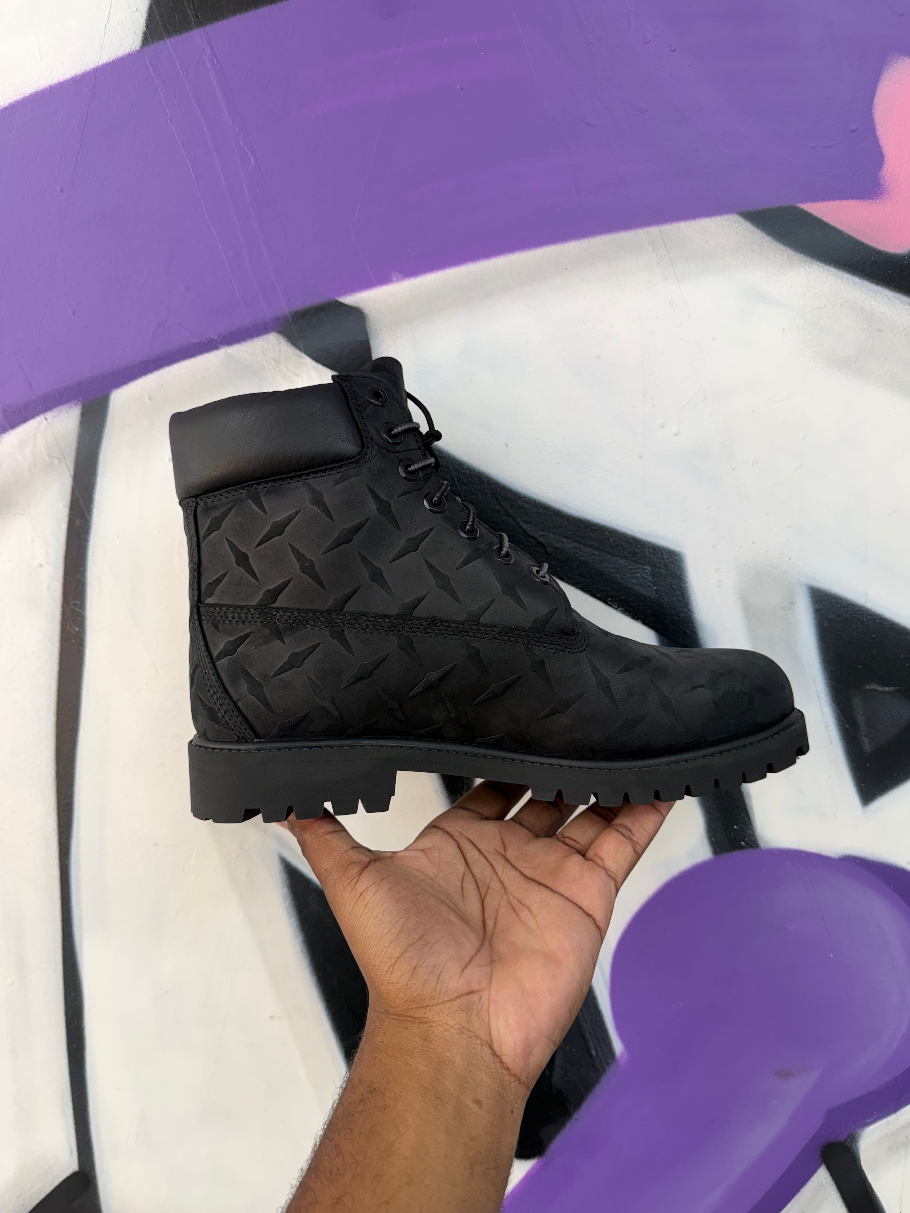 Supreme x Timberland Black Diamond Plate 6" Boots