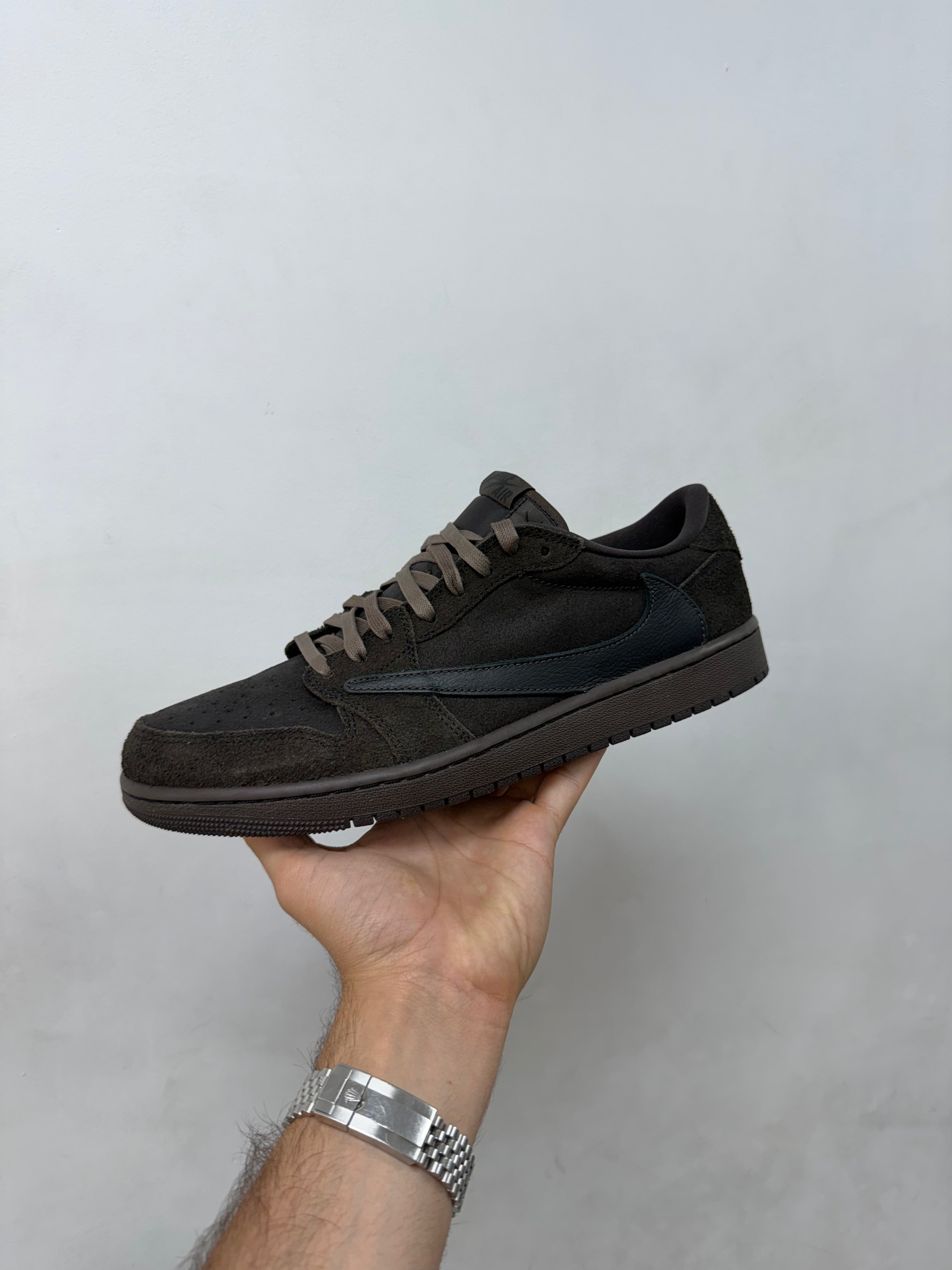 Jordan 1 Low Travis Scott Velvet Brown Sneakers
