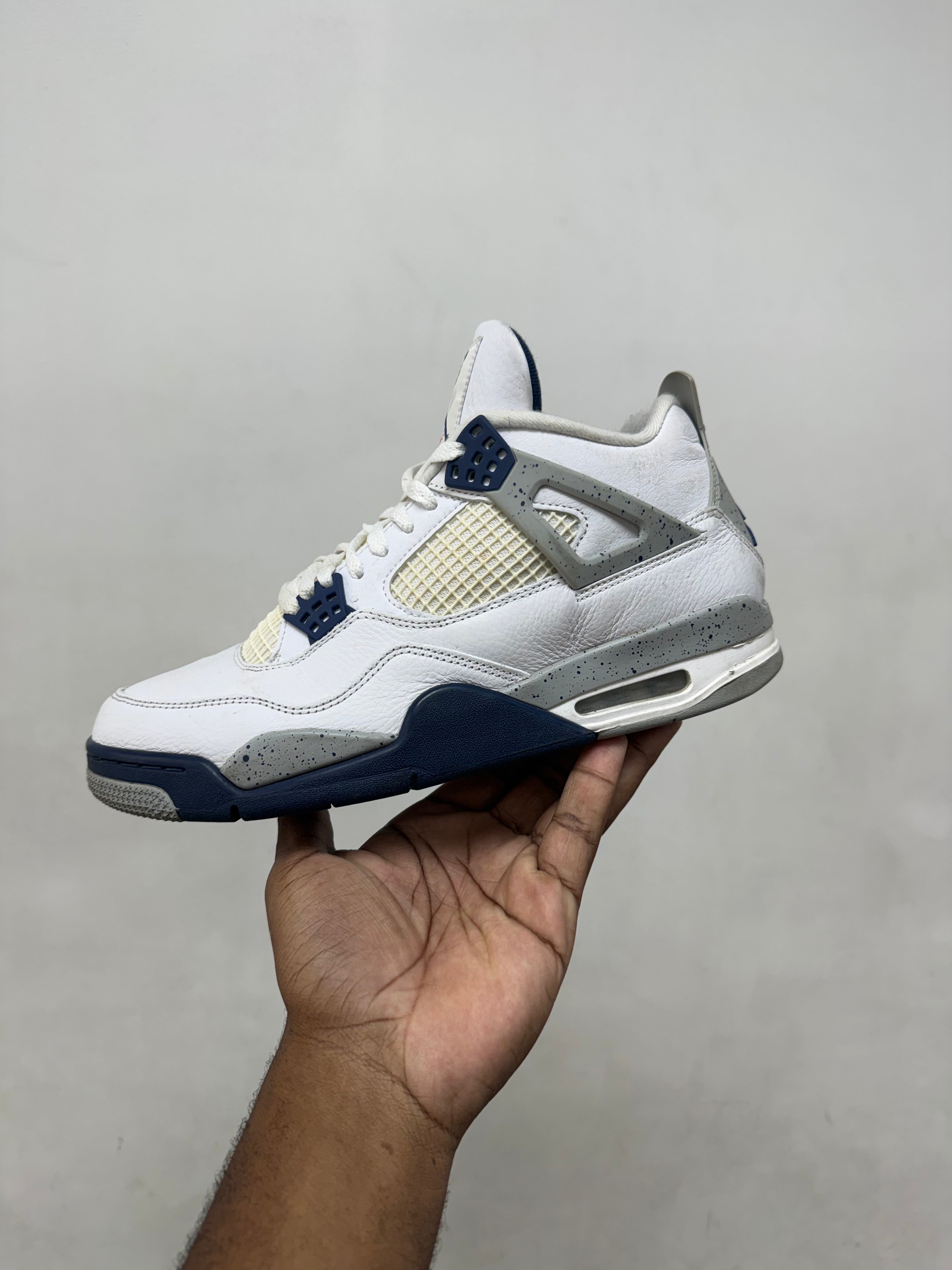Jordan 4 Midnight Navy (Slight Yellowing) Sneakers