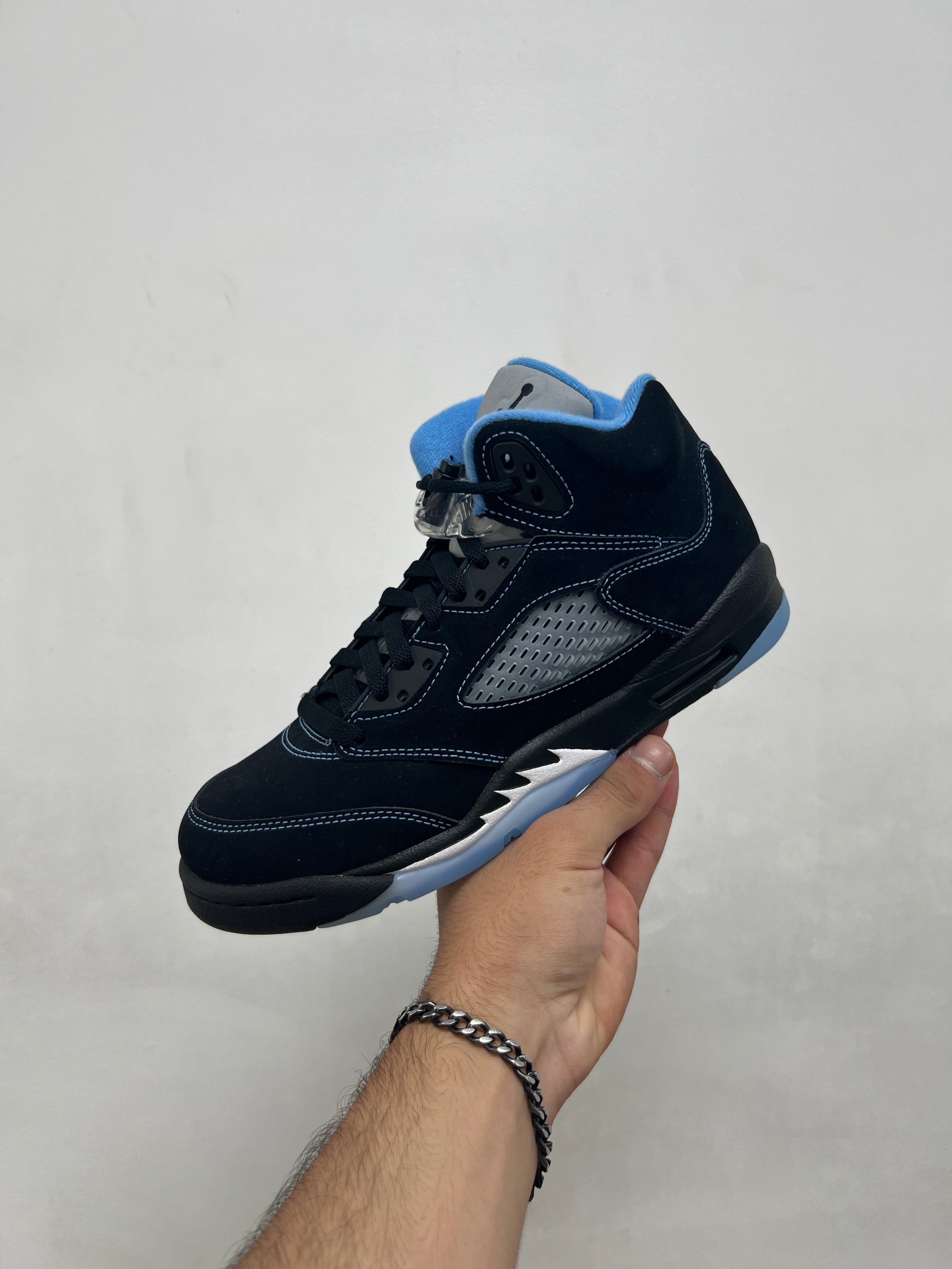 Nike Jordan 5 UNC Sneakers
