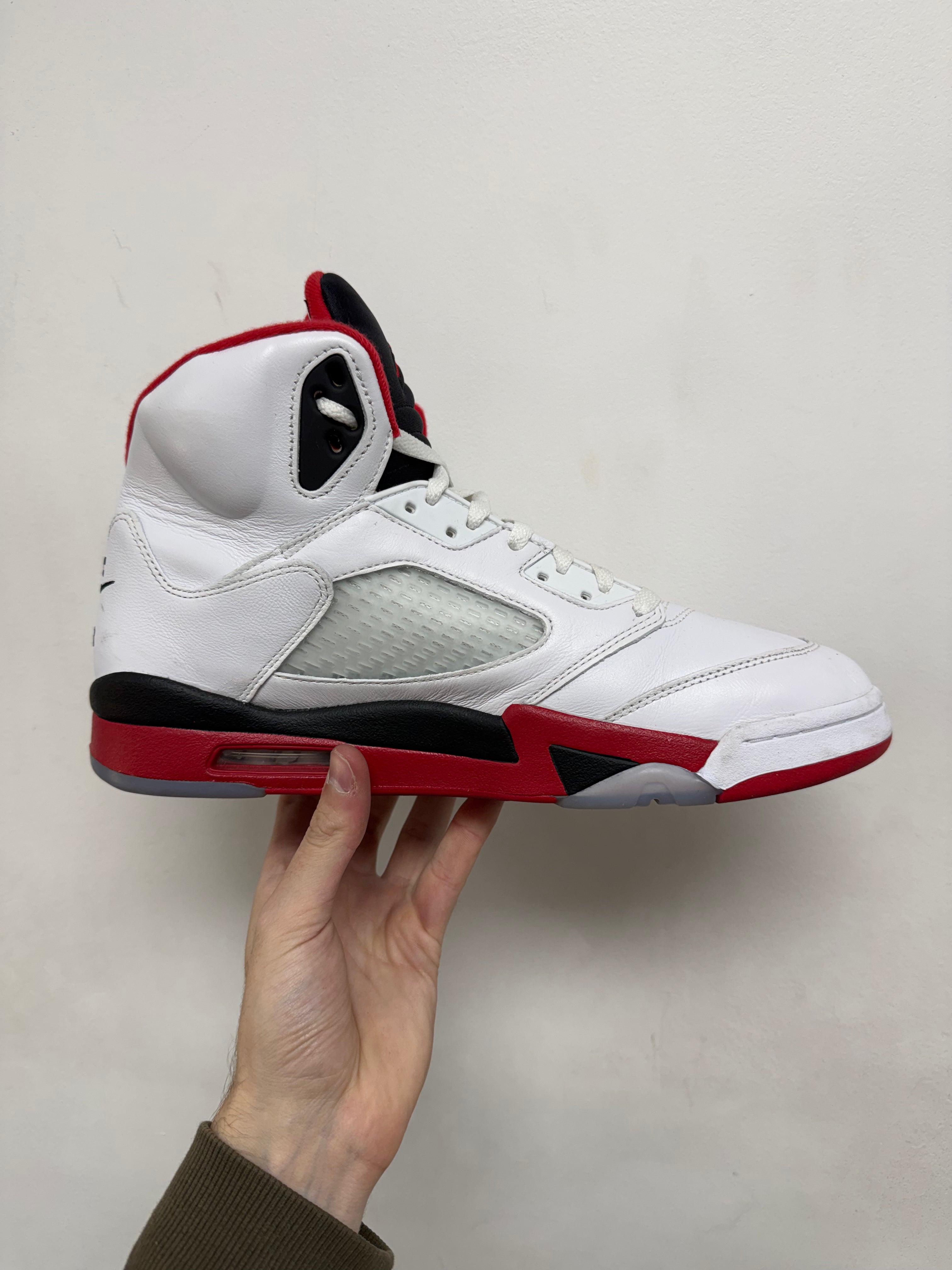 Jordan 5 Fire Red Sneakers