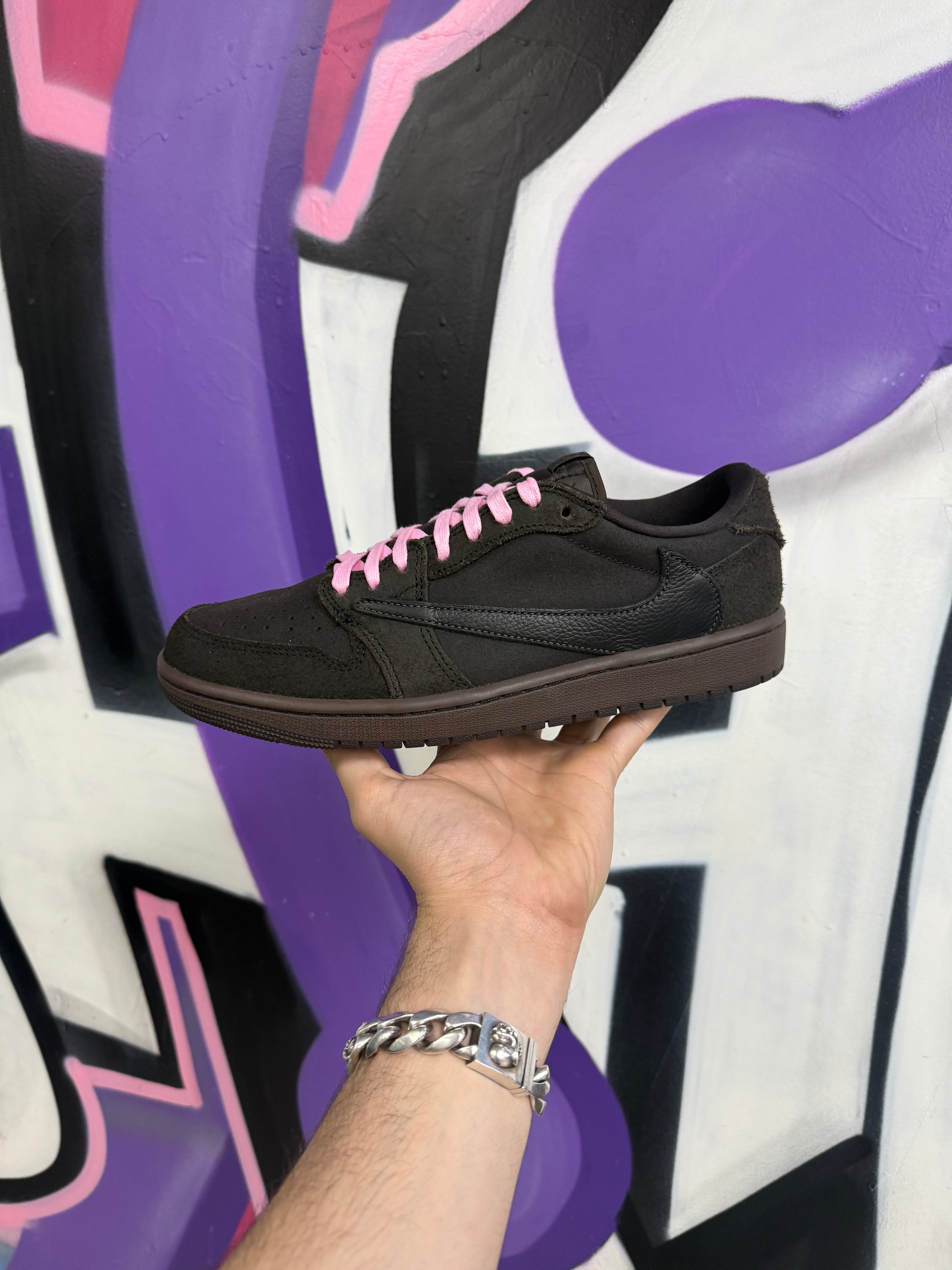 Nike Jordan 1 Low Velvet Travis Sneakers