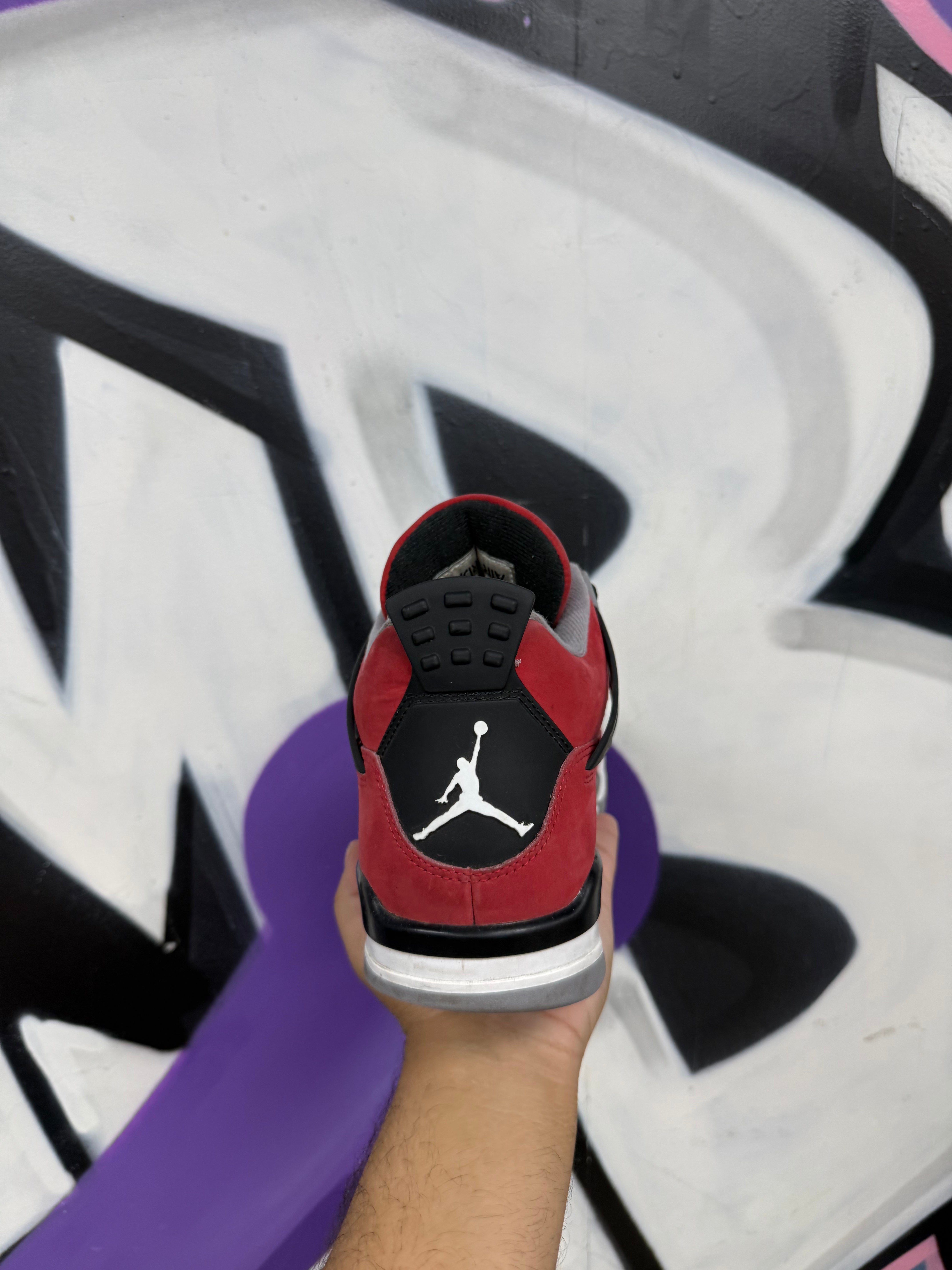Jordan 4 Toro Sneakers
