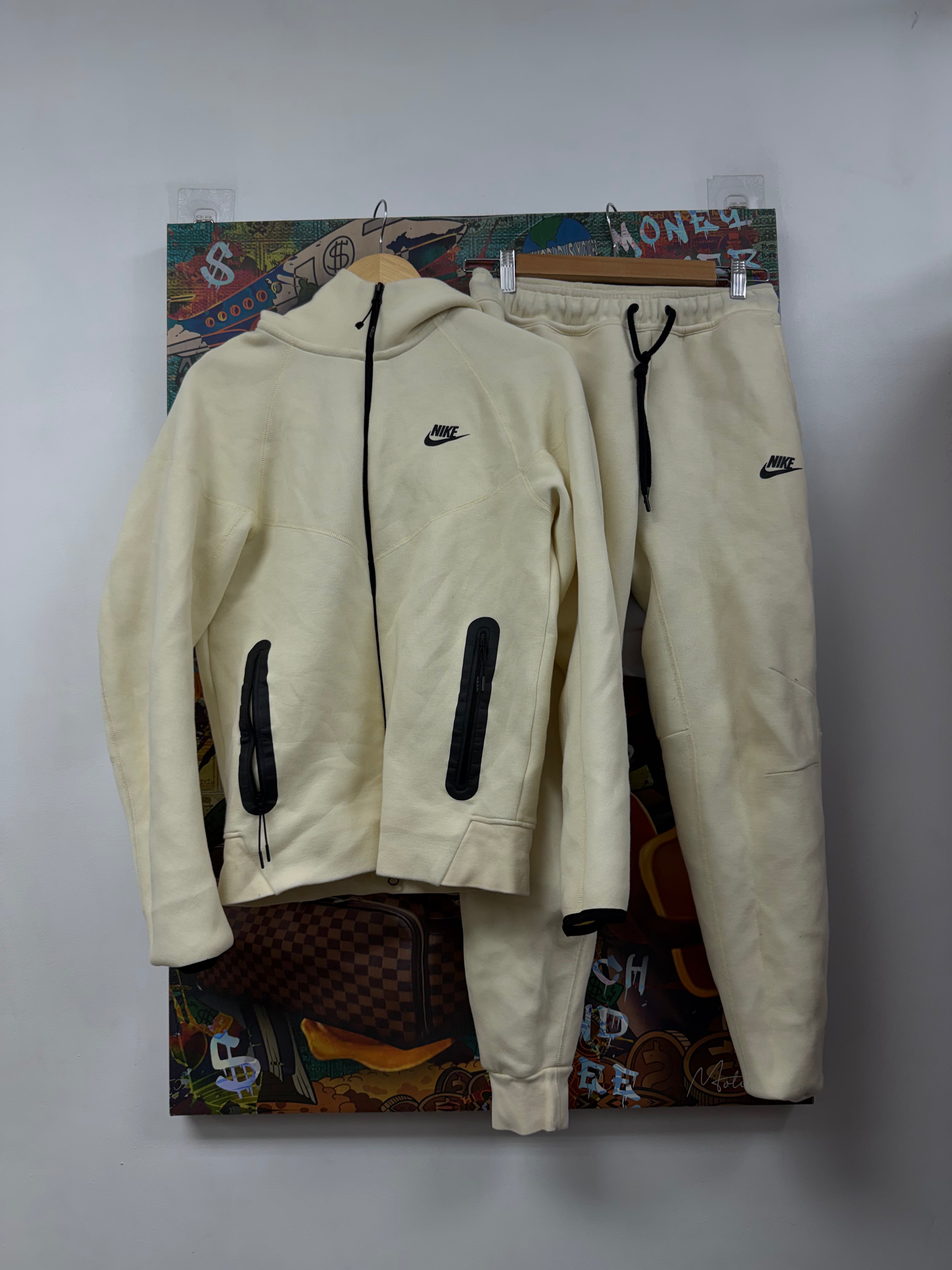 Nike Cream Tech Sweatsuit