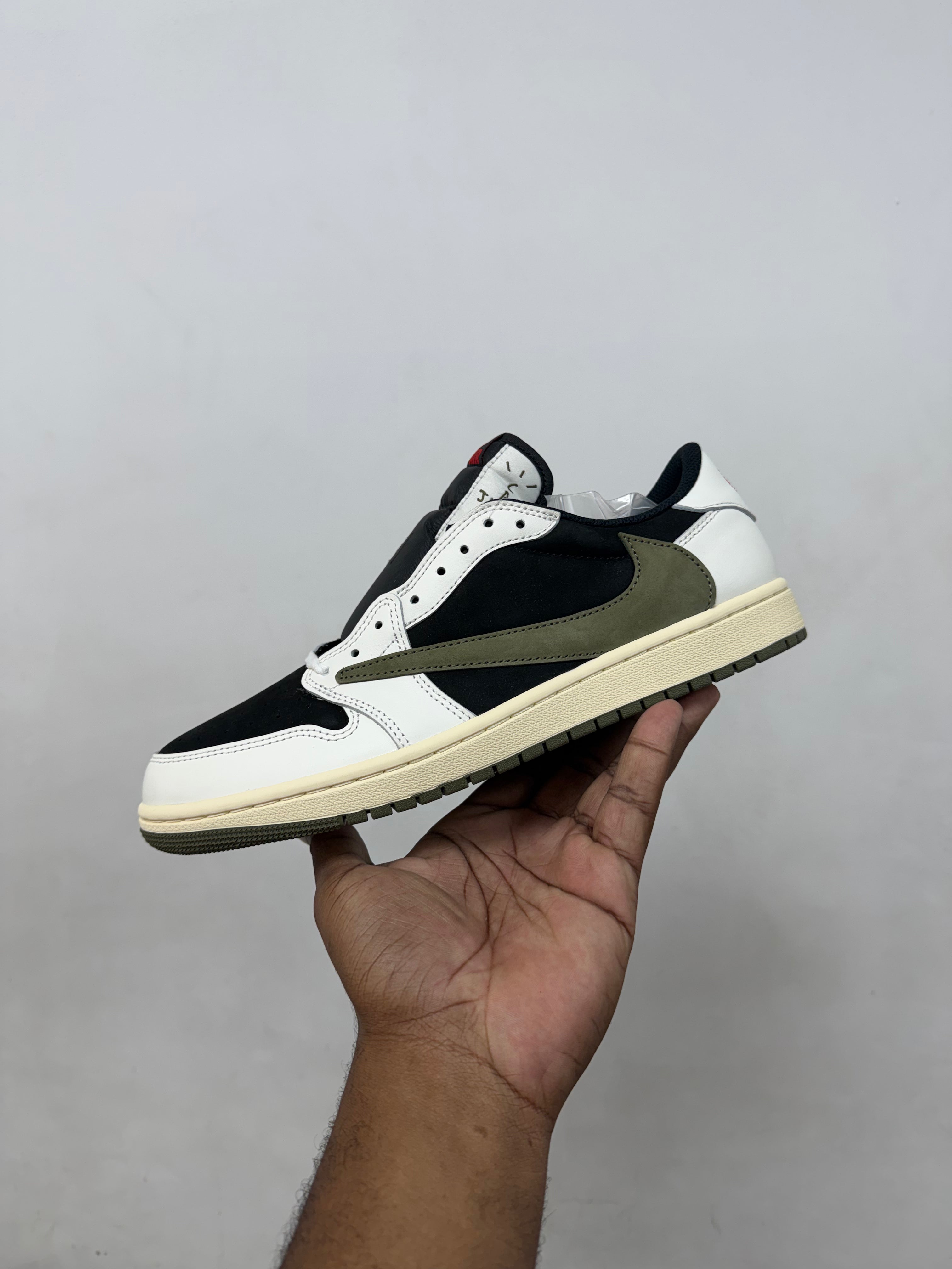 Jordan 1 Low Travis Scott Medium Olive Sneakers